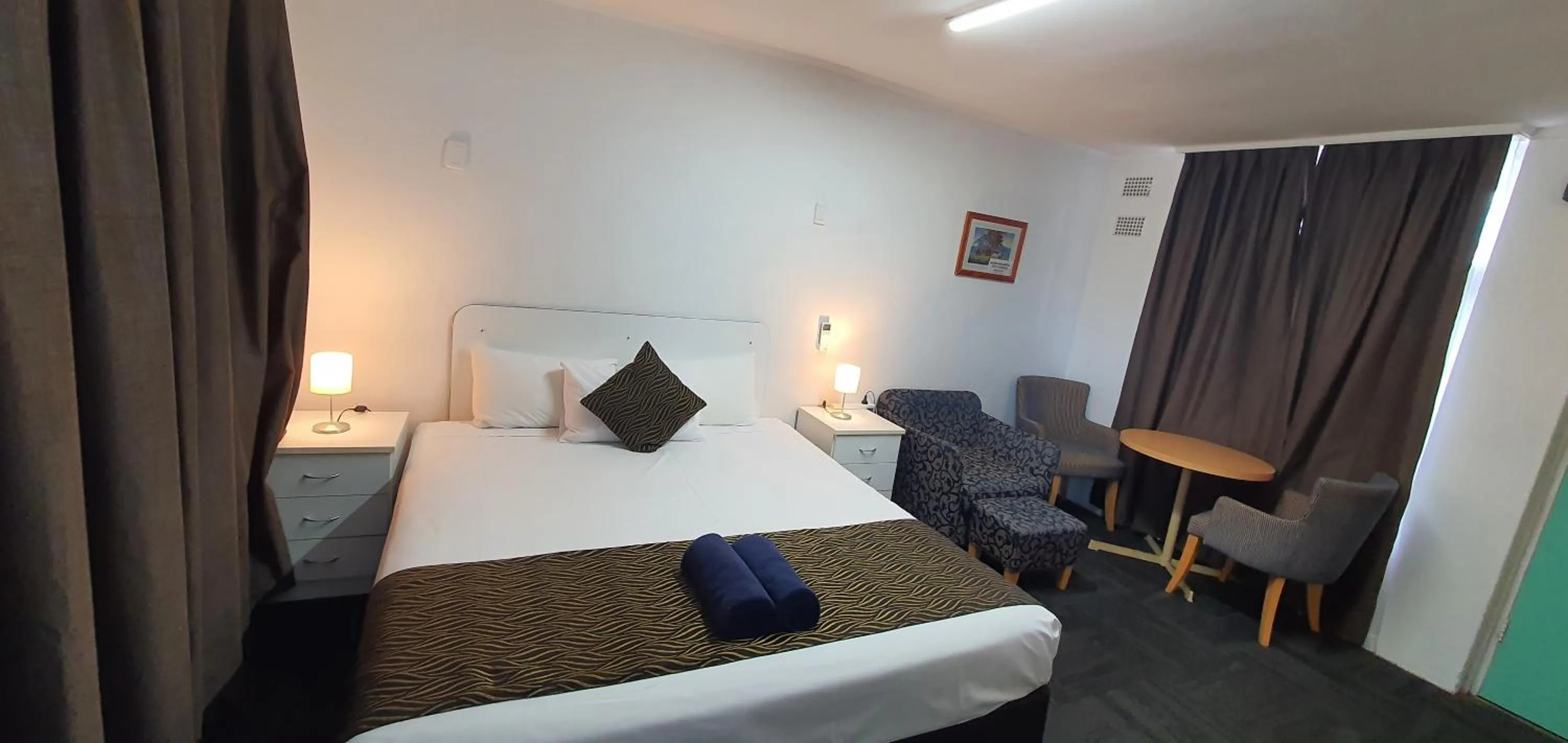 Bed in Silver Oaks Motel