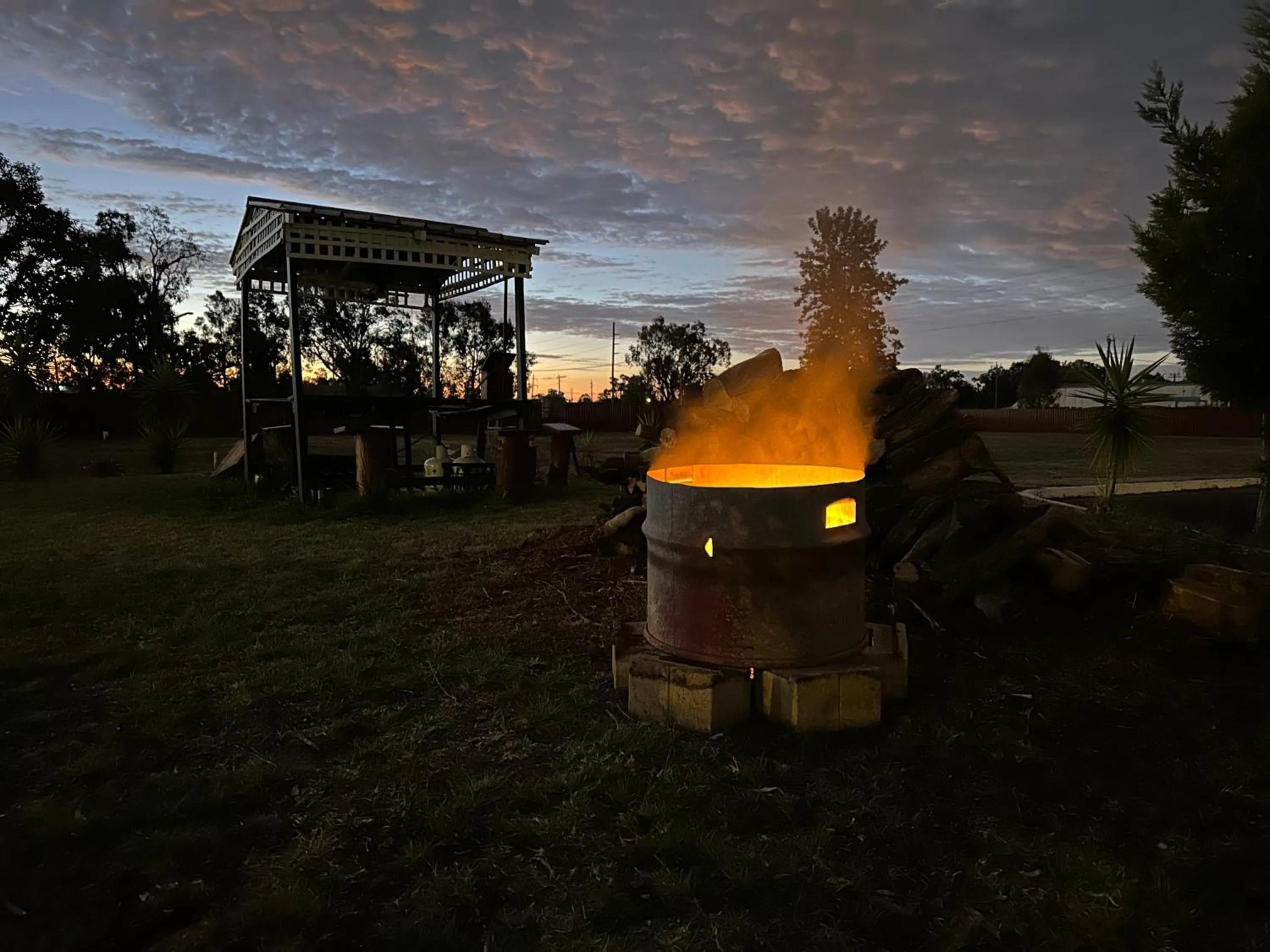 BBQ facilities in Silver Oaks Motel