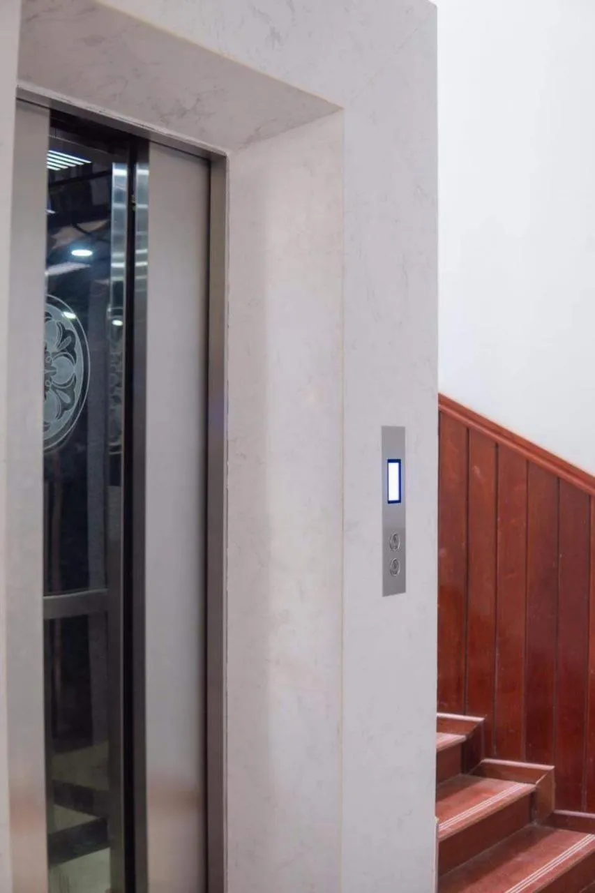 elevator in Khemra I Guesthouse