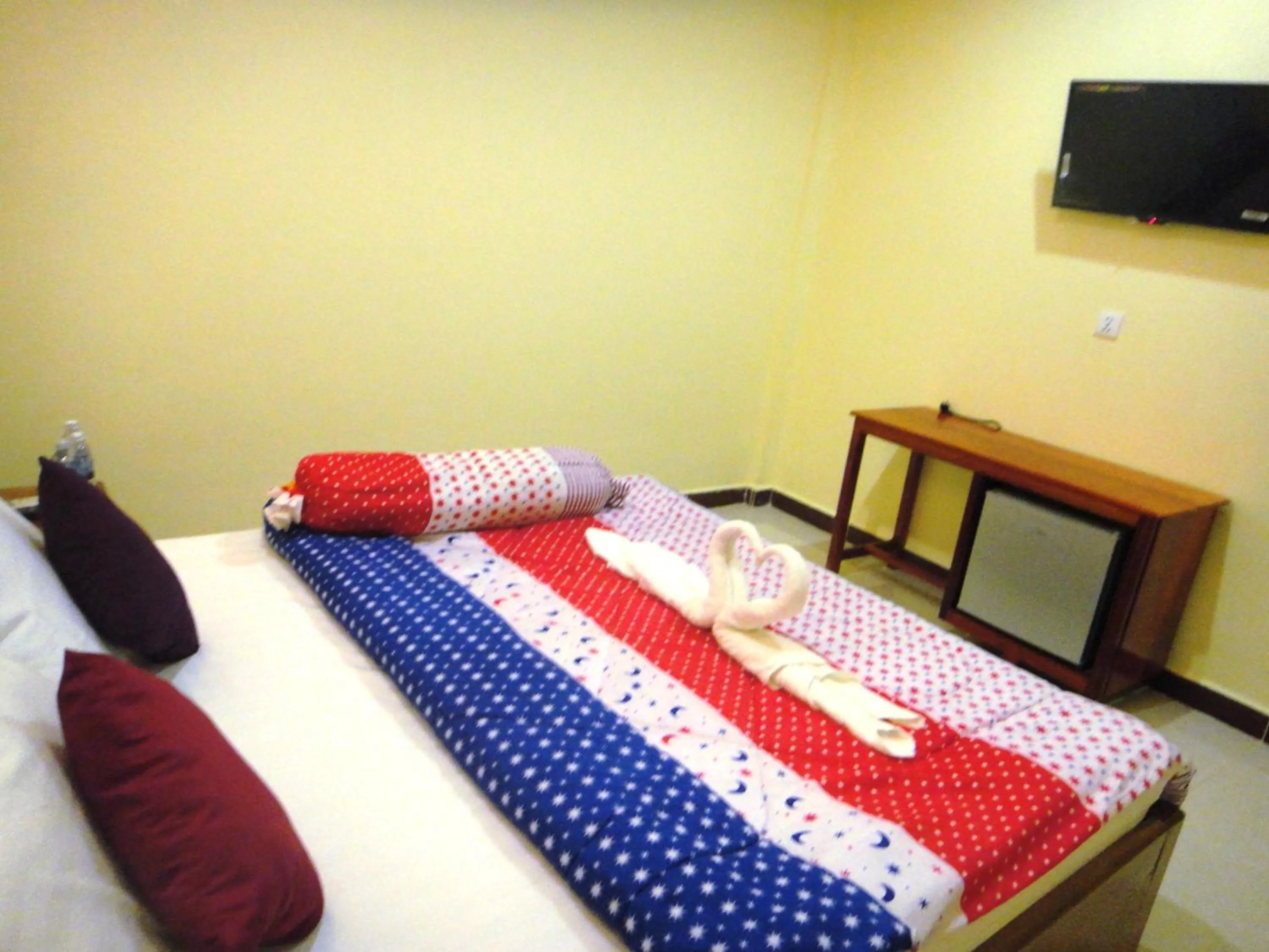 Photo of the whole room, Bed in Khemra I Guesthouse