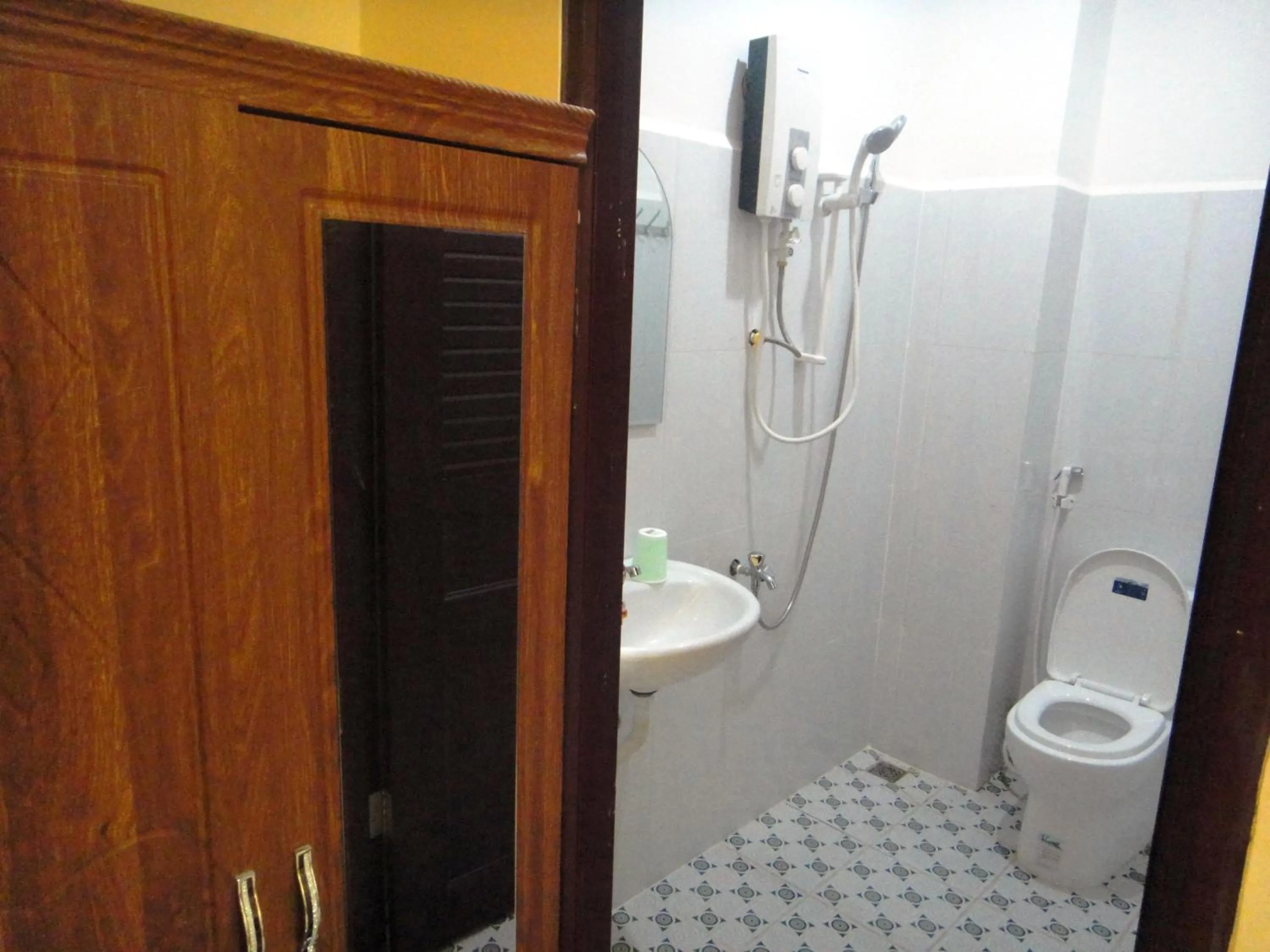 Shower in Khemra I Guesthouse