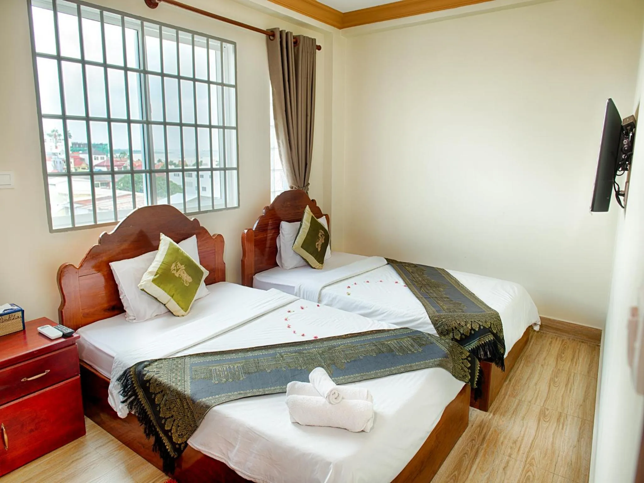 cot in Dynsey Boutique Hotel