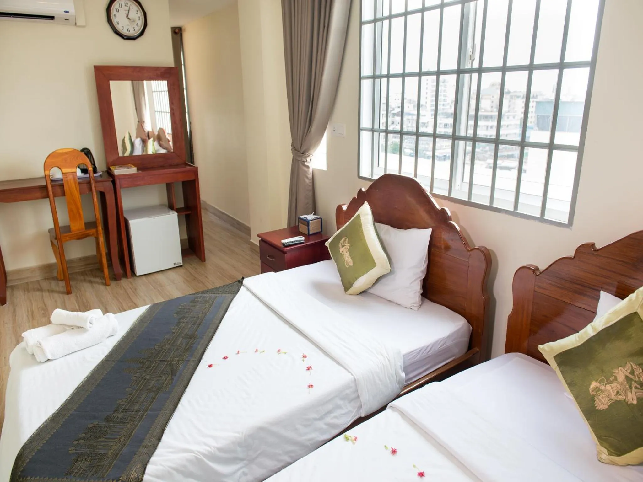 cot in Dynsey Boutique Hotel