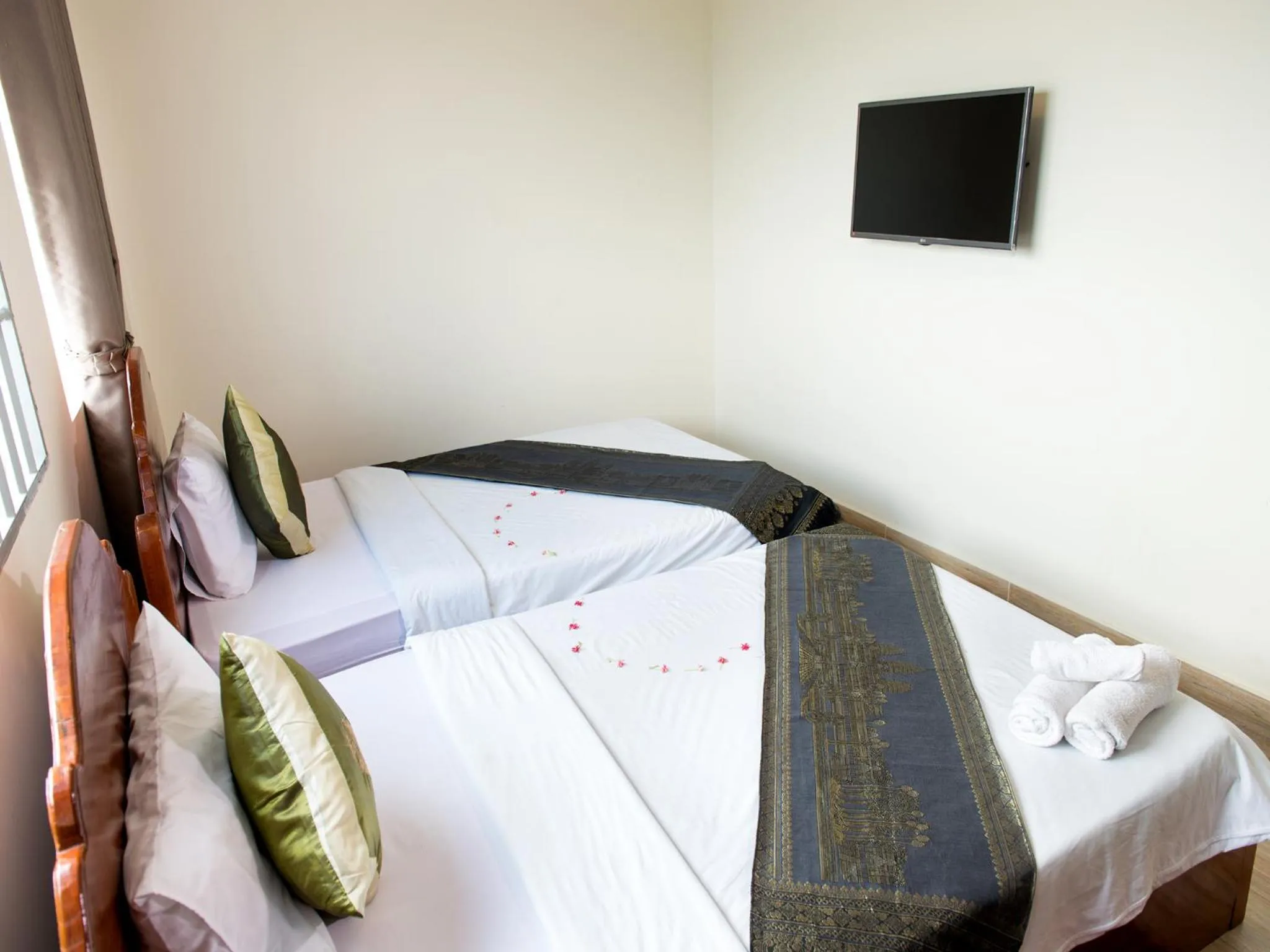 cot in Dynsey Boutique Hotel