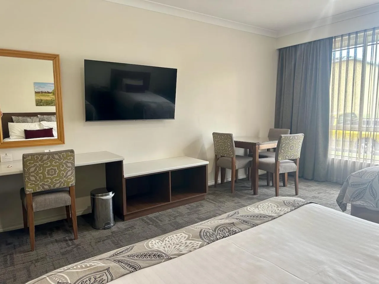 Bed in Young Federation Motor Inn and Services Club