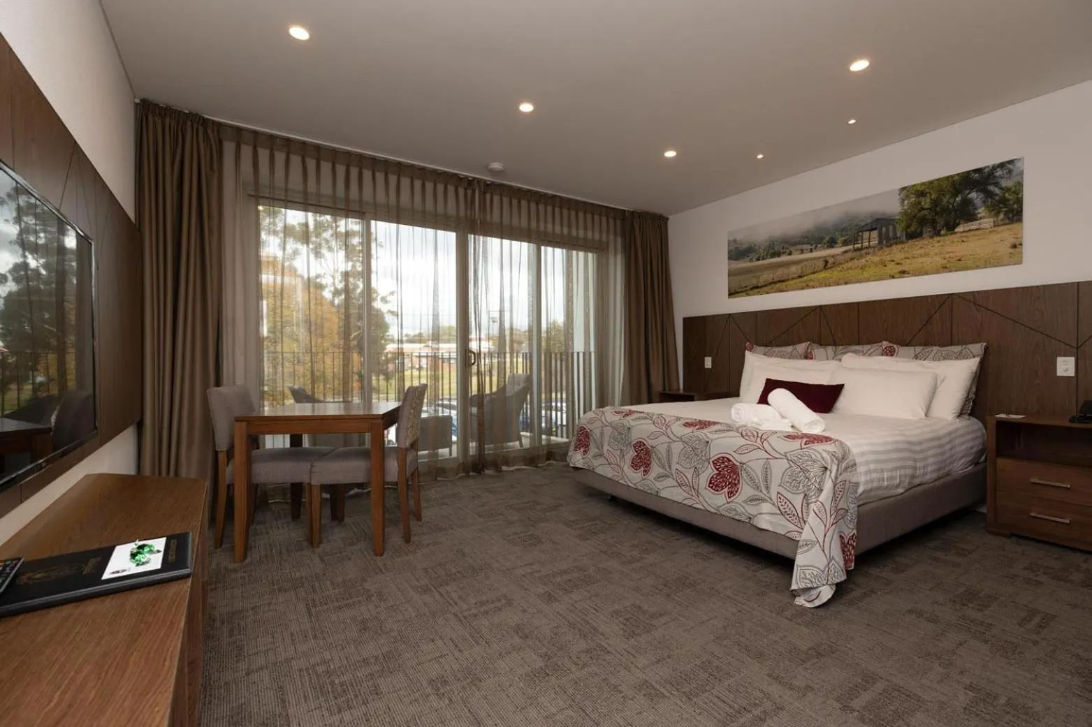 Bed in Young Federation Motor Inn and Services Club