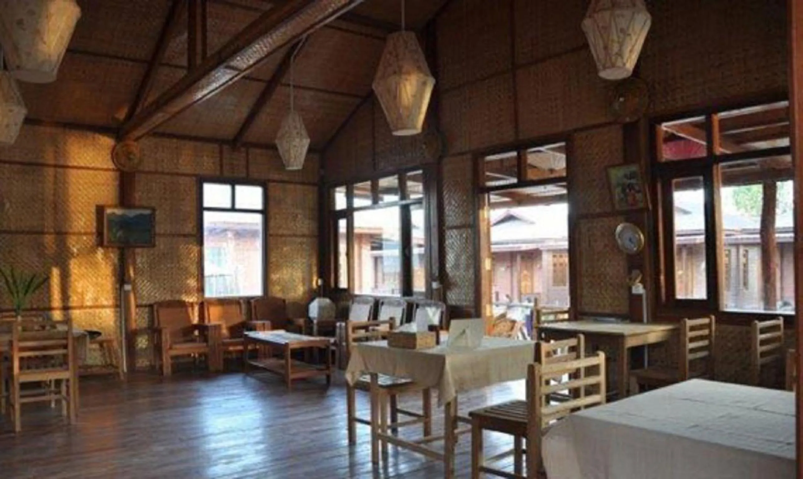 Restaurant/places to eat in Trinity Family Inn