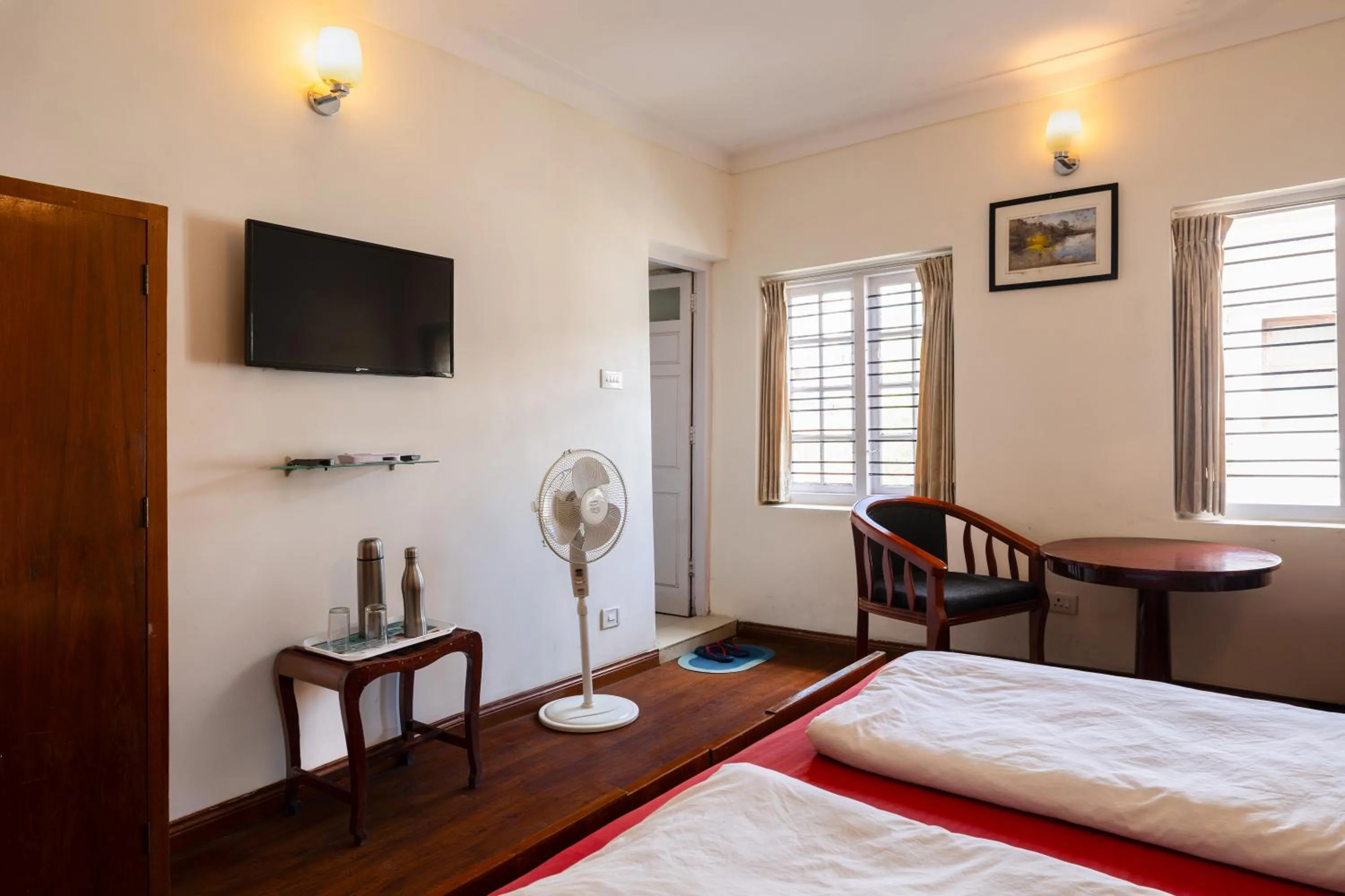 Communal lounge/ TV room, Bed in Colonels inn