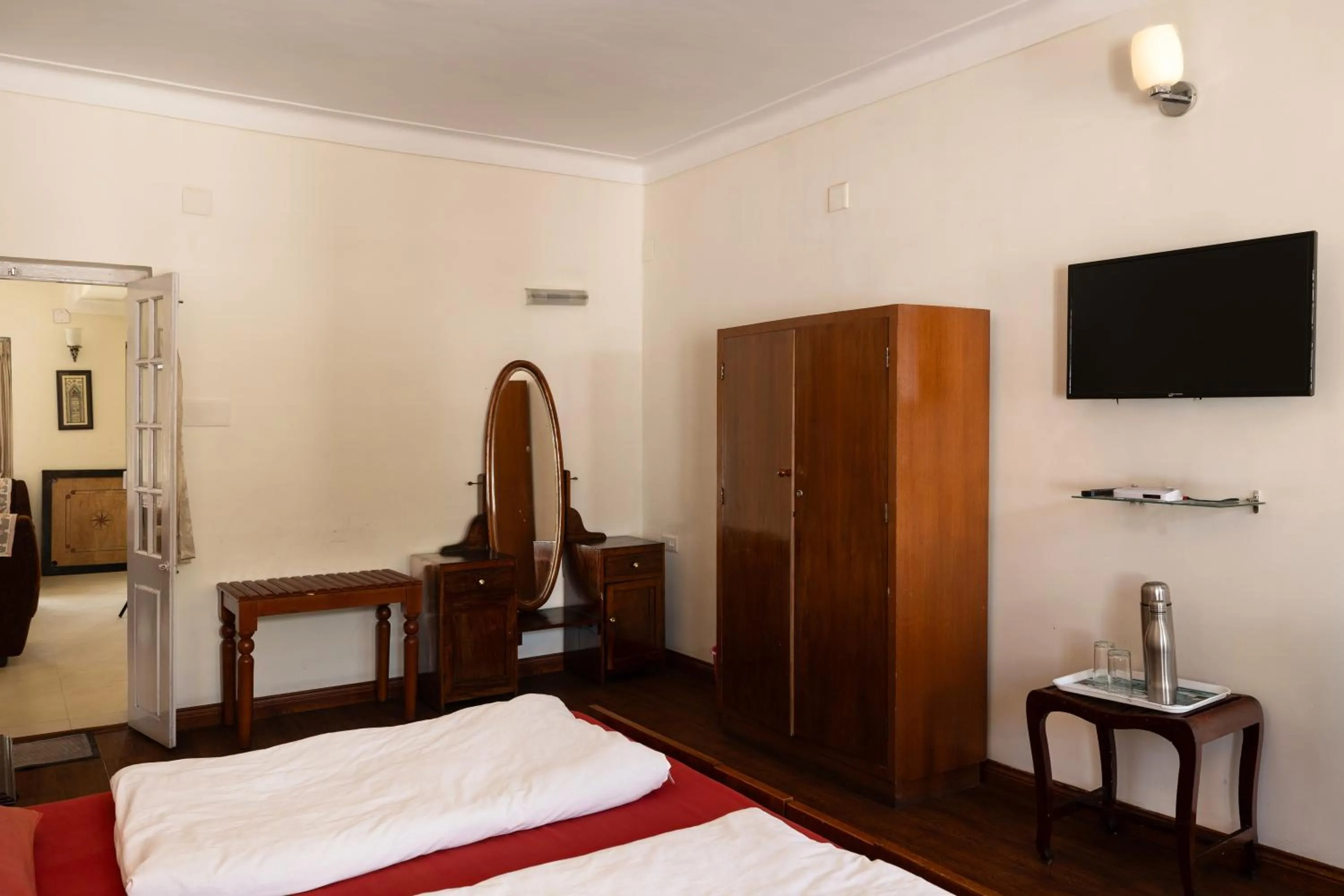 Communal lounge/ TV room, Bed in Colonels inn