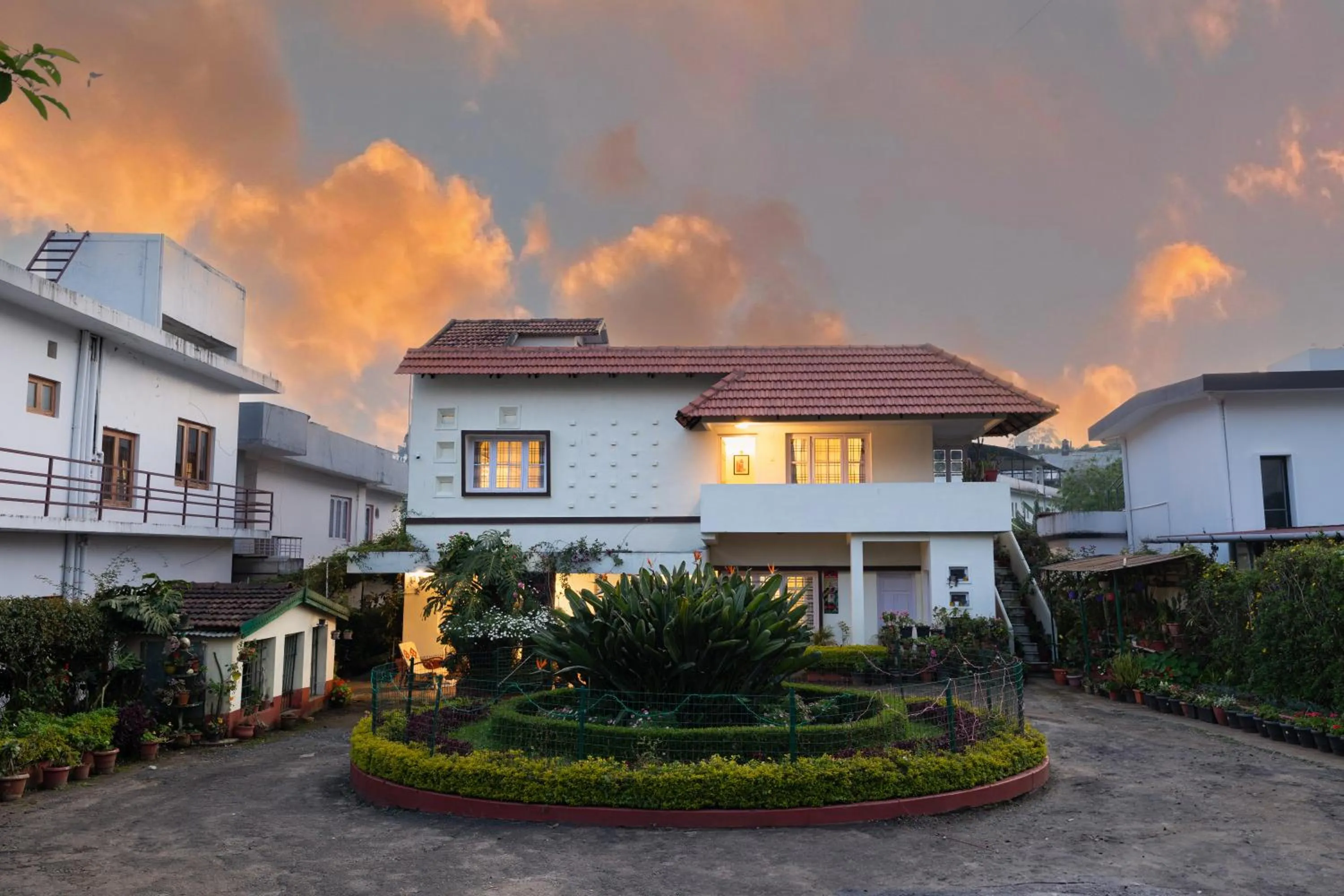 Facade/entrance in Colonels inn