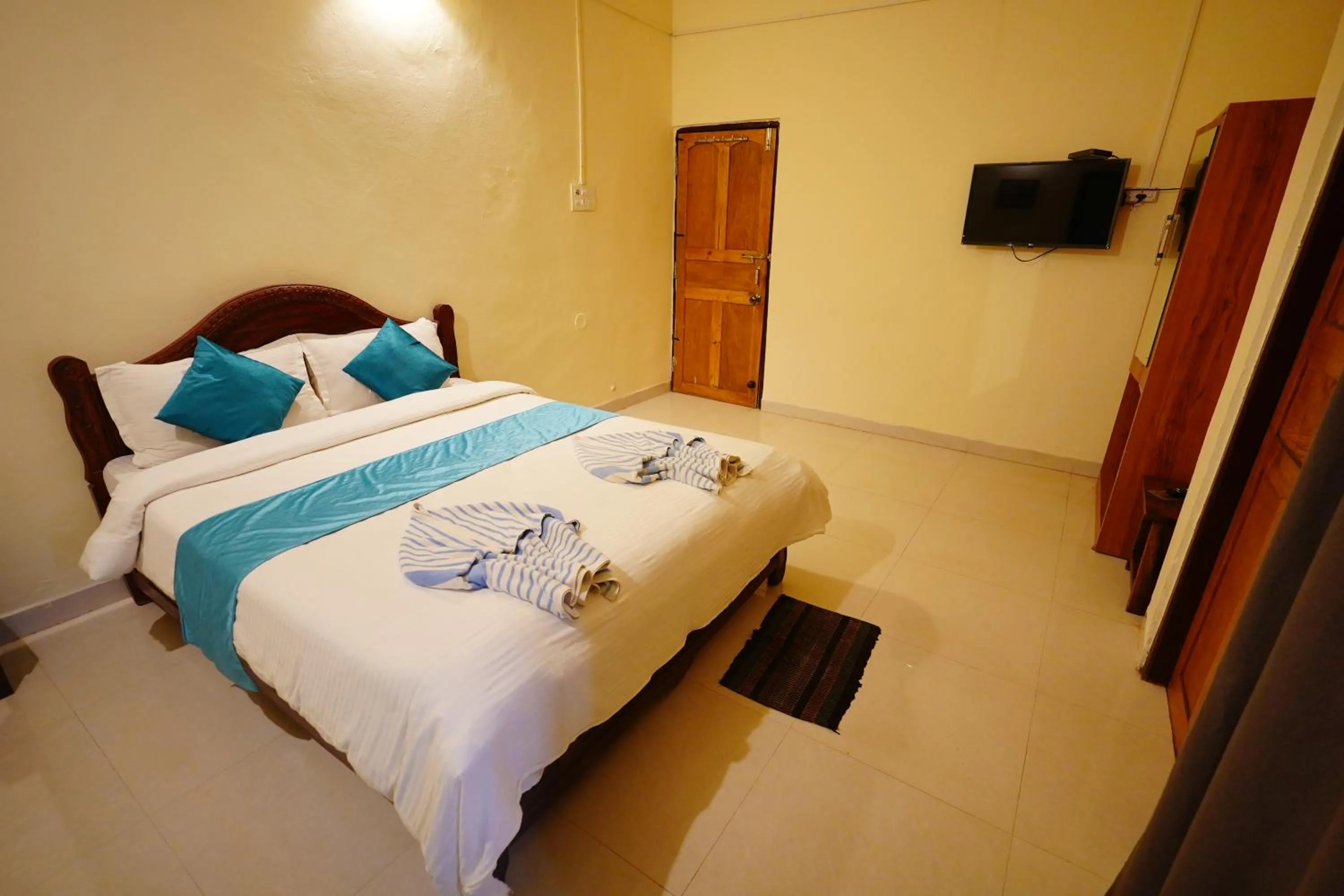 Bed in Sunset & Waves Resort, Mandrem Beach