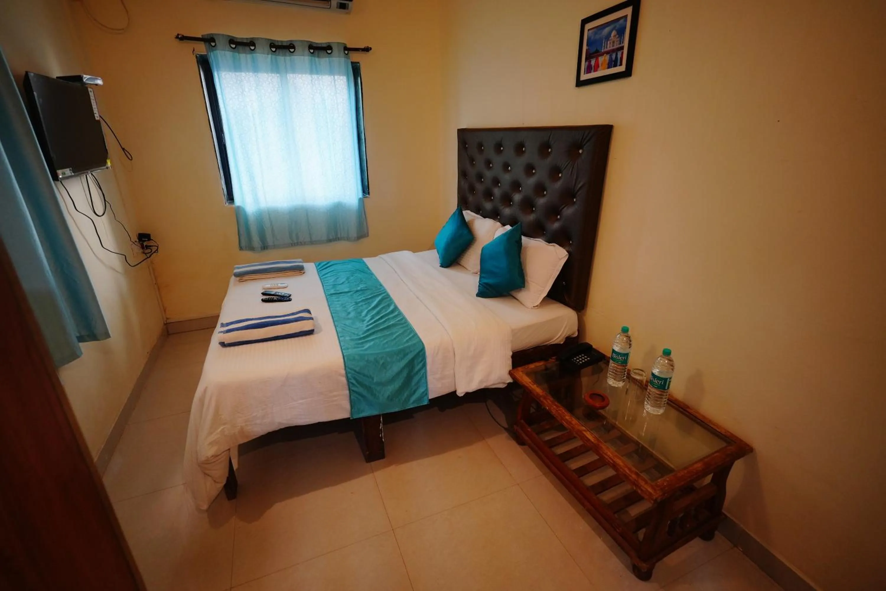 Photo of the whole room, Bed in Sunset & Waves Resort, Mandrem Beach