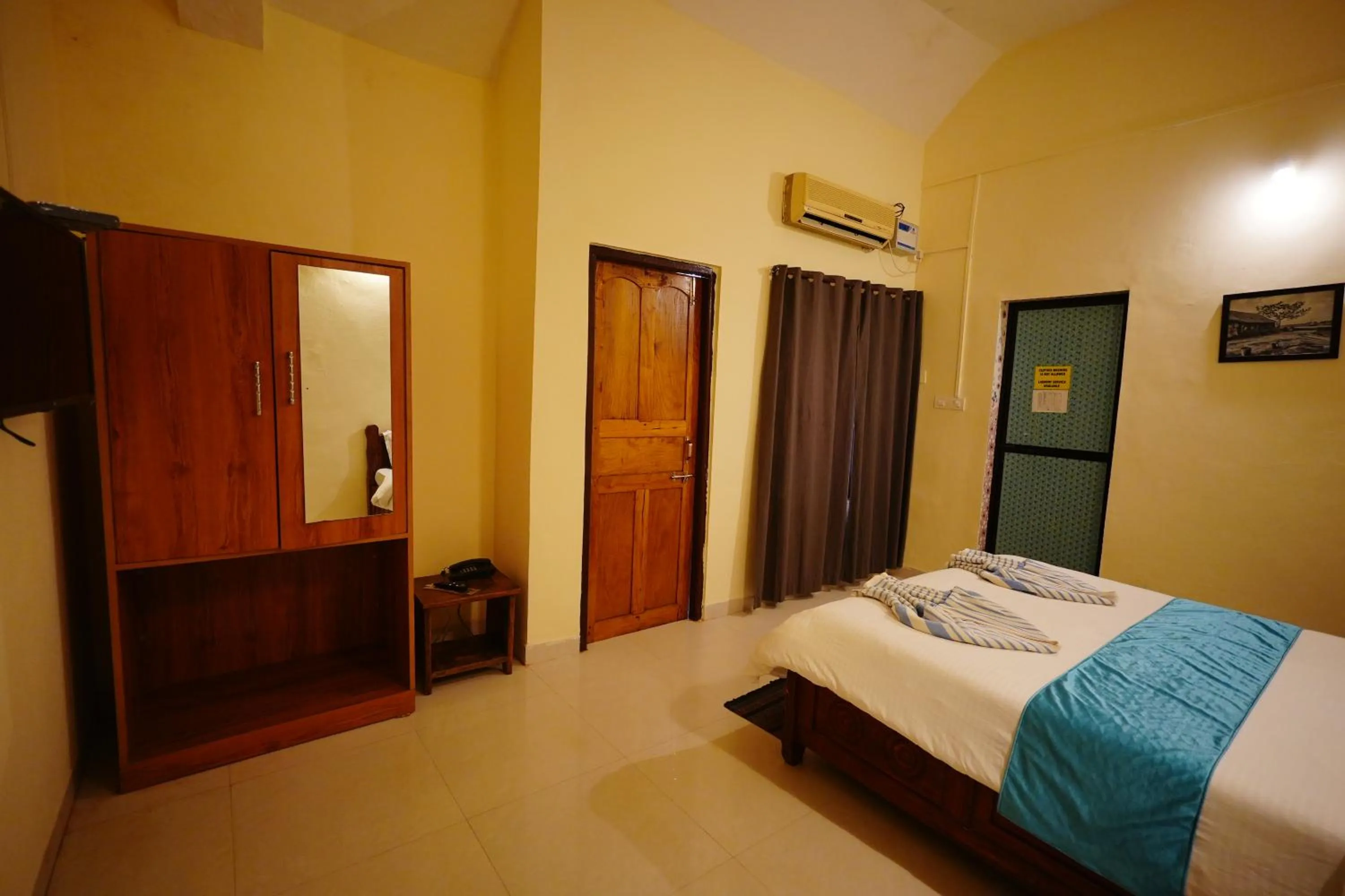 Bed in Sunset & Waves Resort, Mandrem Beach