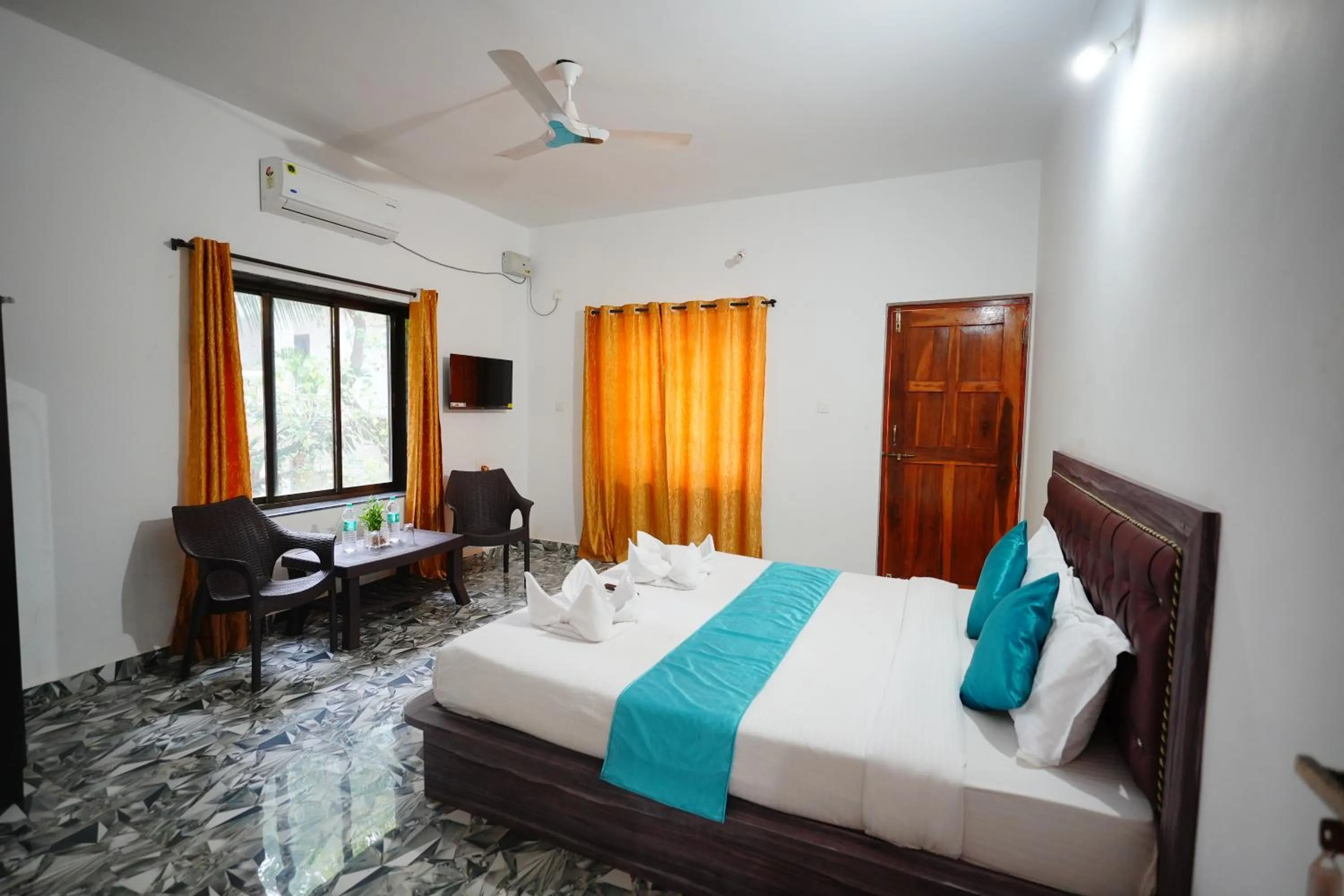 Bed in Sunset & Waves Resort, Mandrem Beach