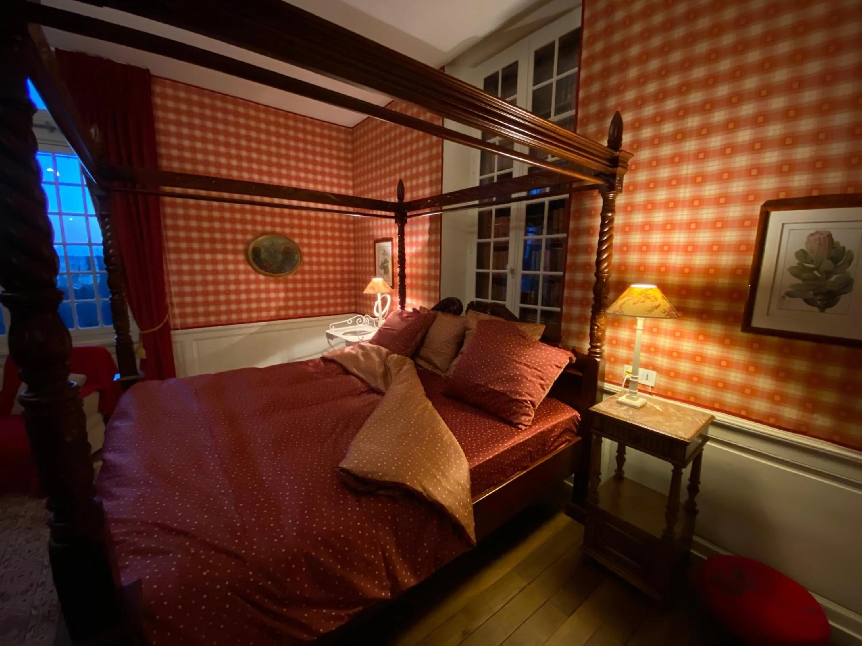 Photo of the whole room, Bed in Le Castel Ecossais