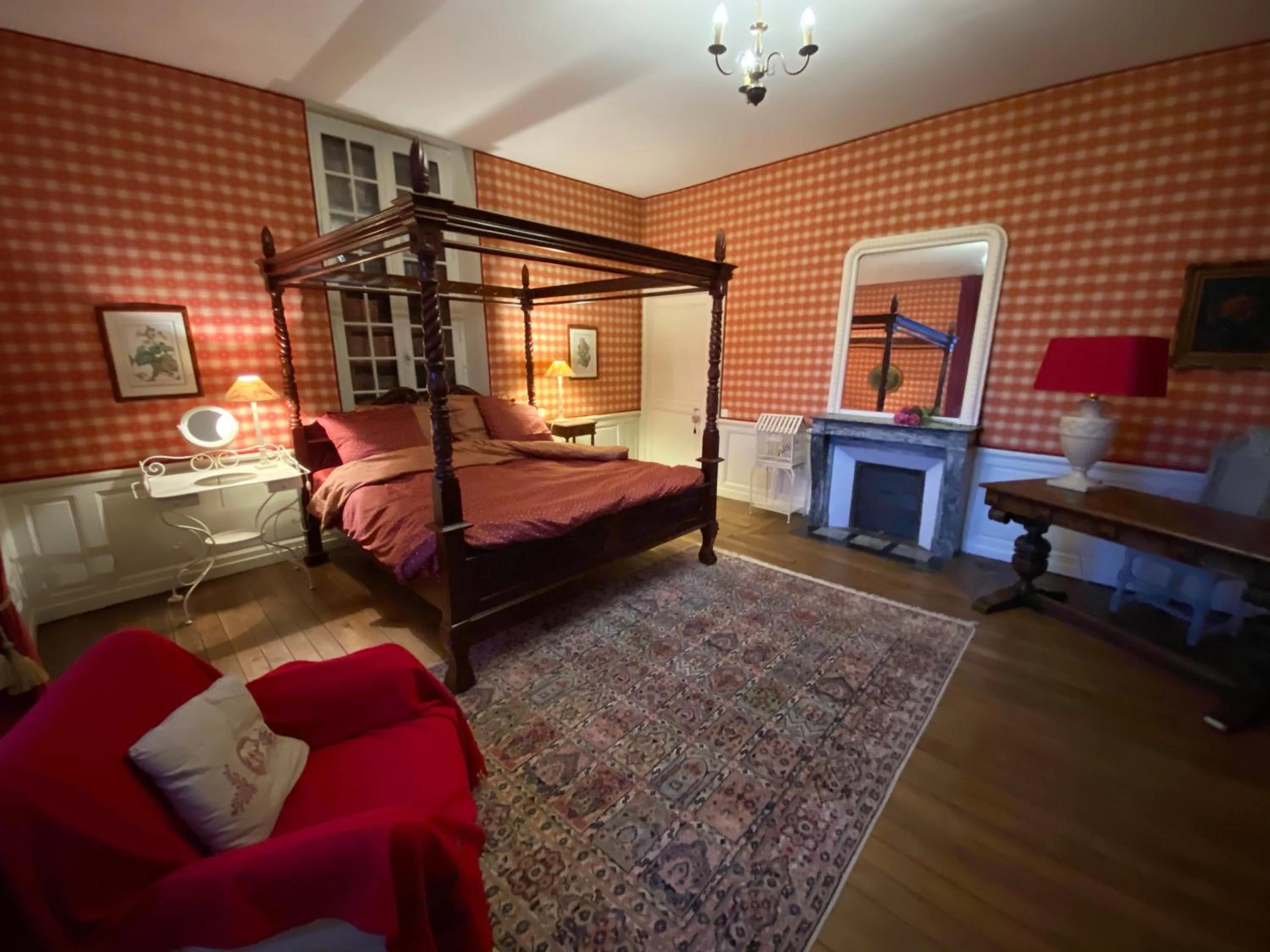 Photo of the whole room, Bed in Le Castel Ecossais