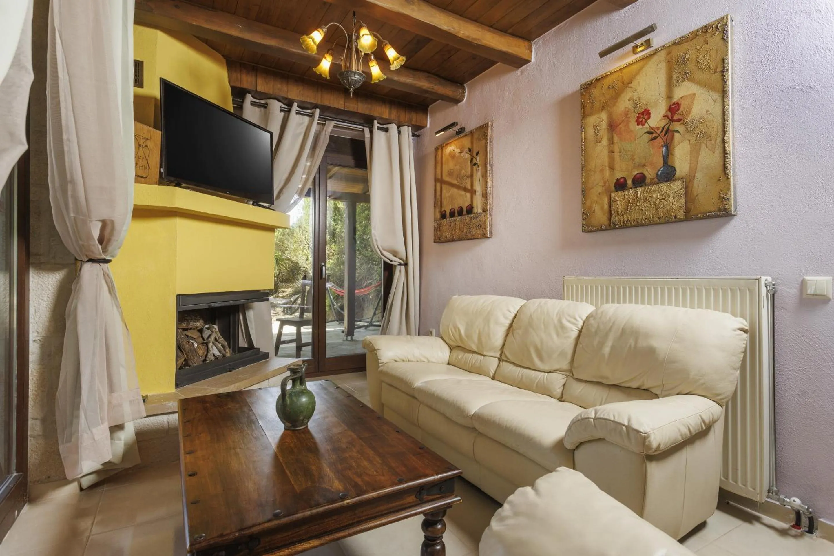 Living room in Akritas Ef Zin Villas & Suites