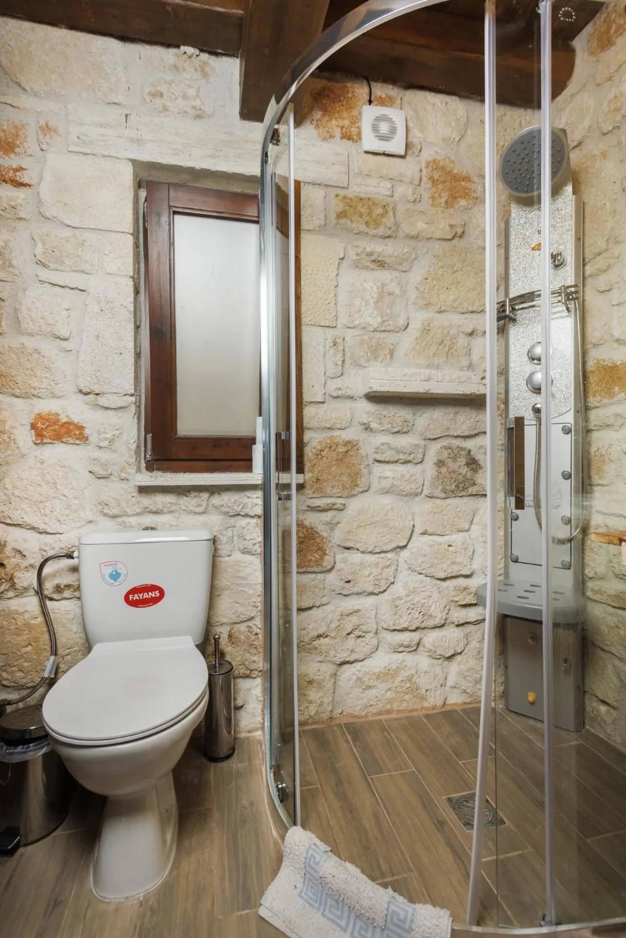 Toilet in Akritas Ef Zin Villas & Suites