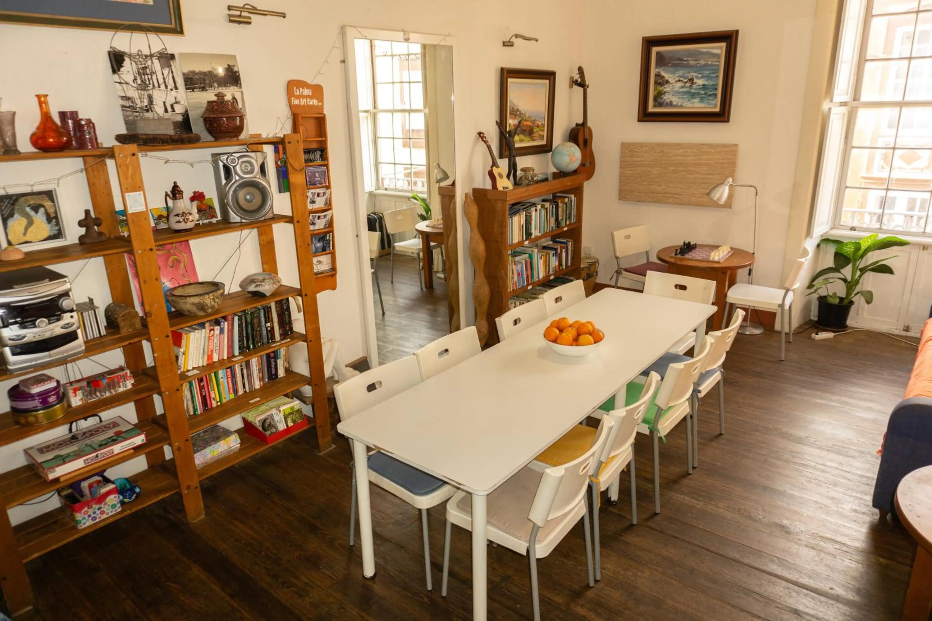 Living room in Hostel Albergue La Casa Encantada