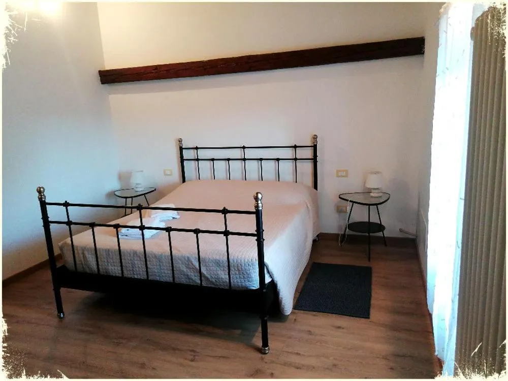 Bed in B&b Villa Bornancini