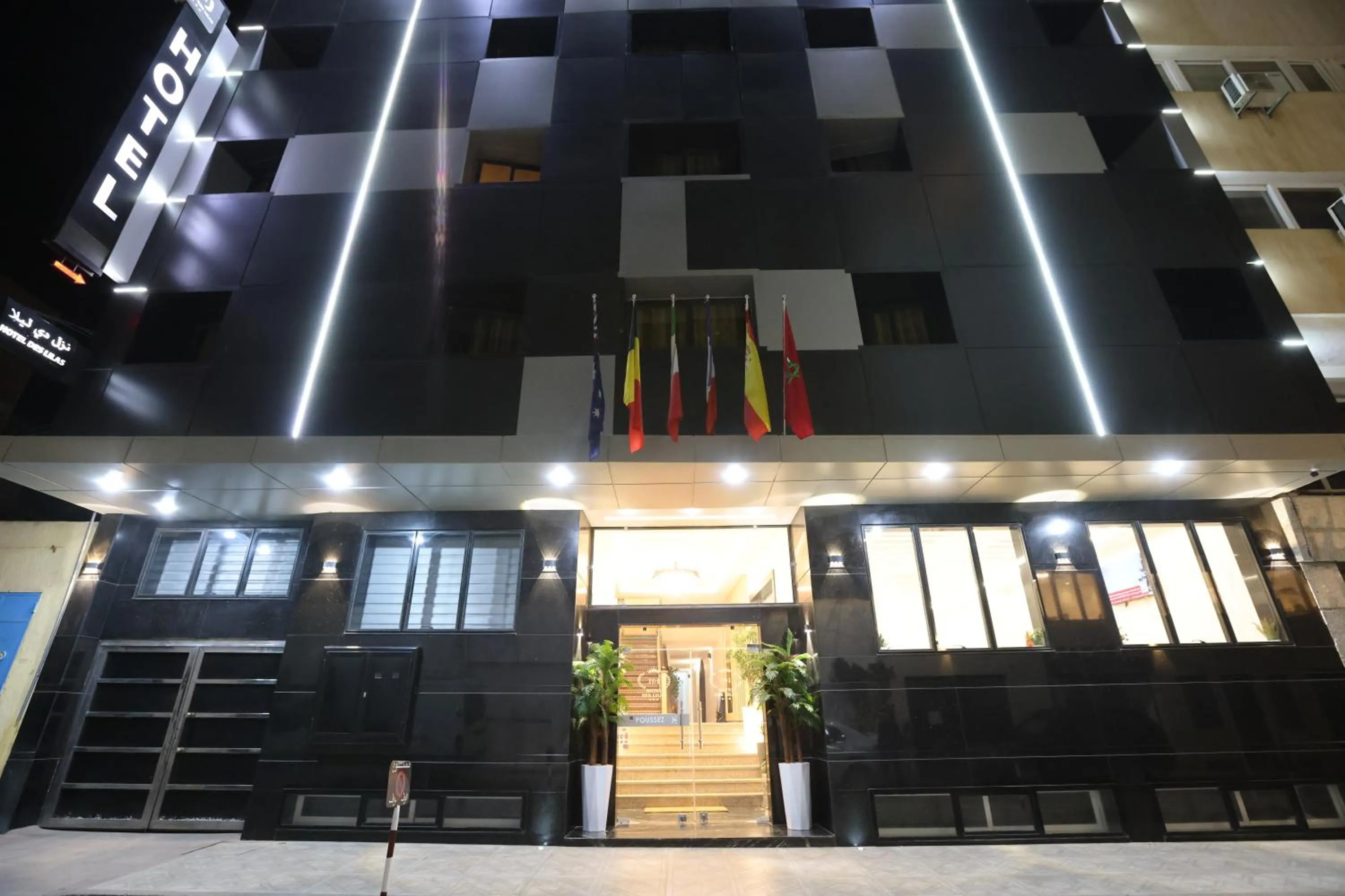 Property building in Hôtel Des Lilas