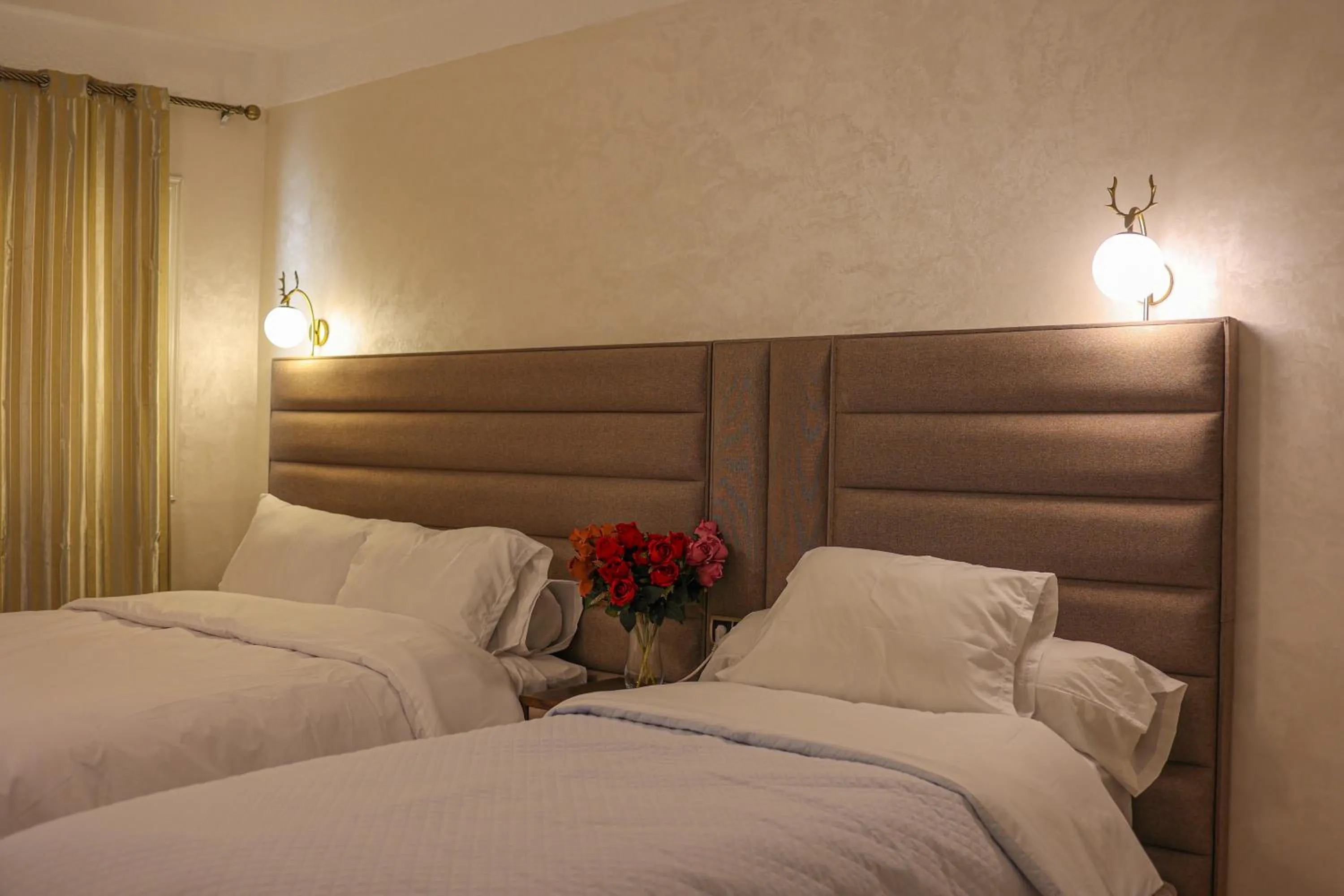 Bed in Hôtel Des Lilas