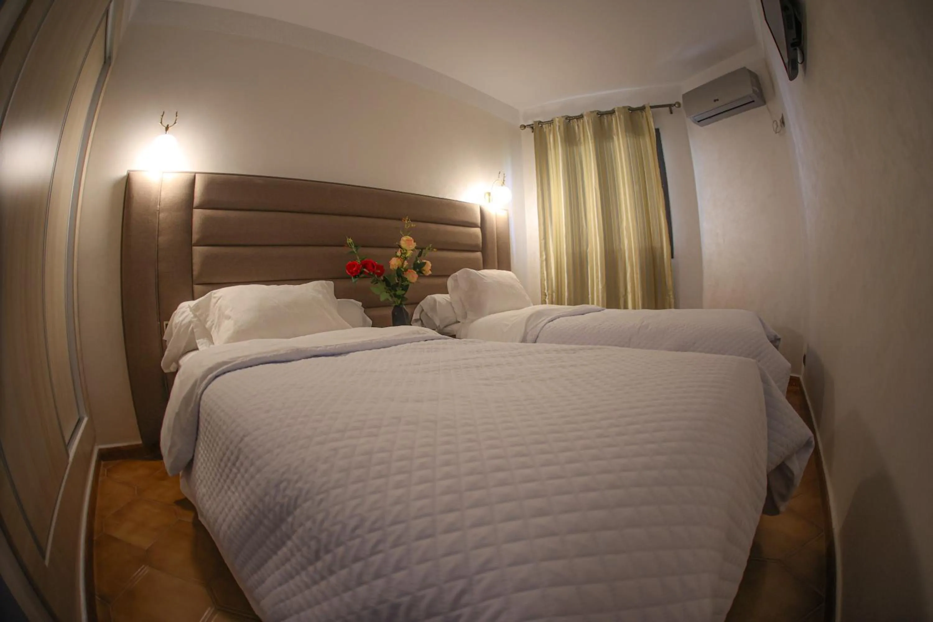 Bed in Hôtel Des Lilas