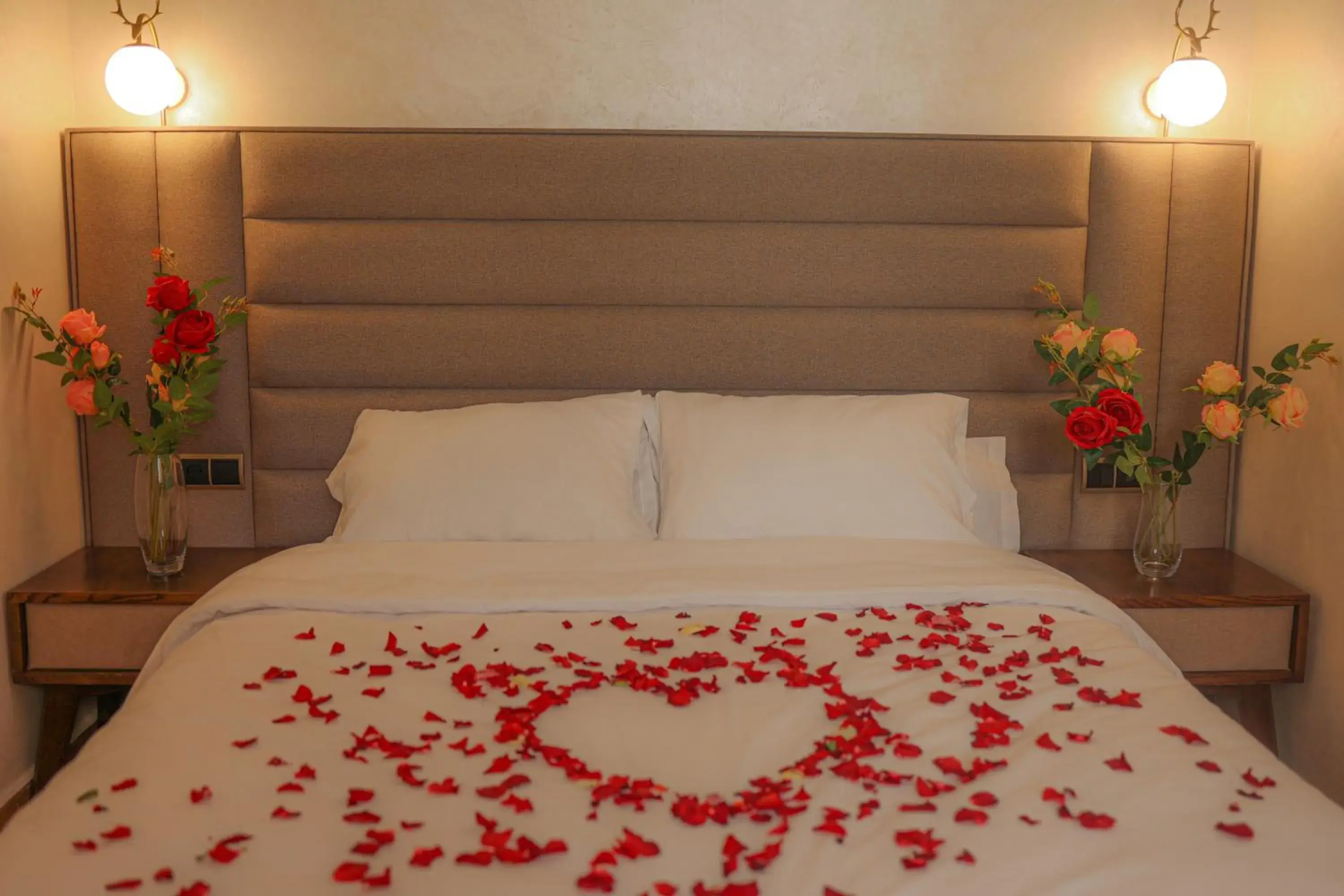 Deluxe Double Room in Hôtel Des Lilas Deluxe Double Room in Hôtel Des Lilas