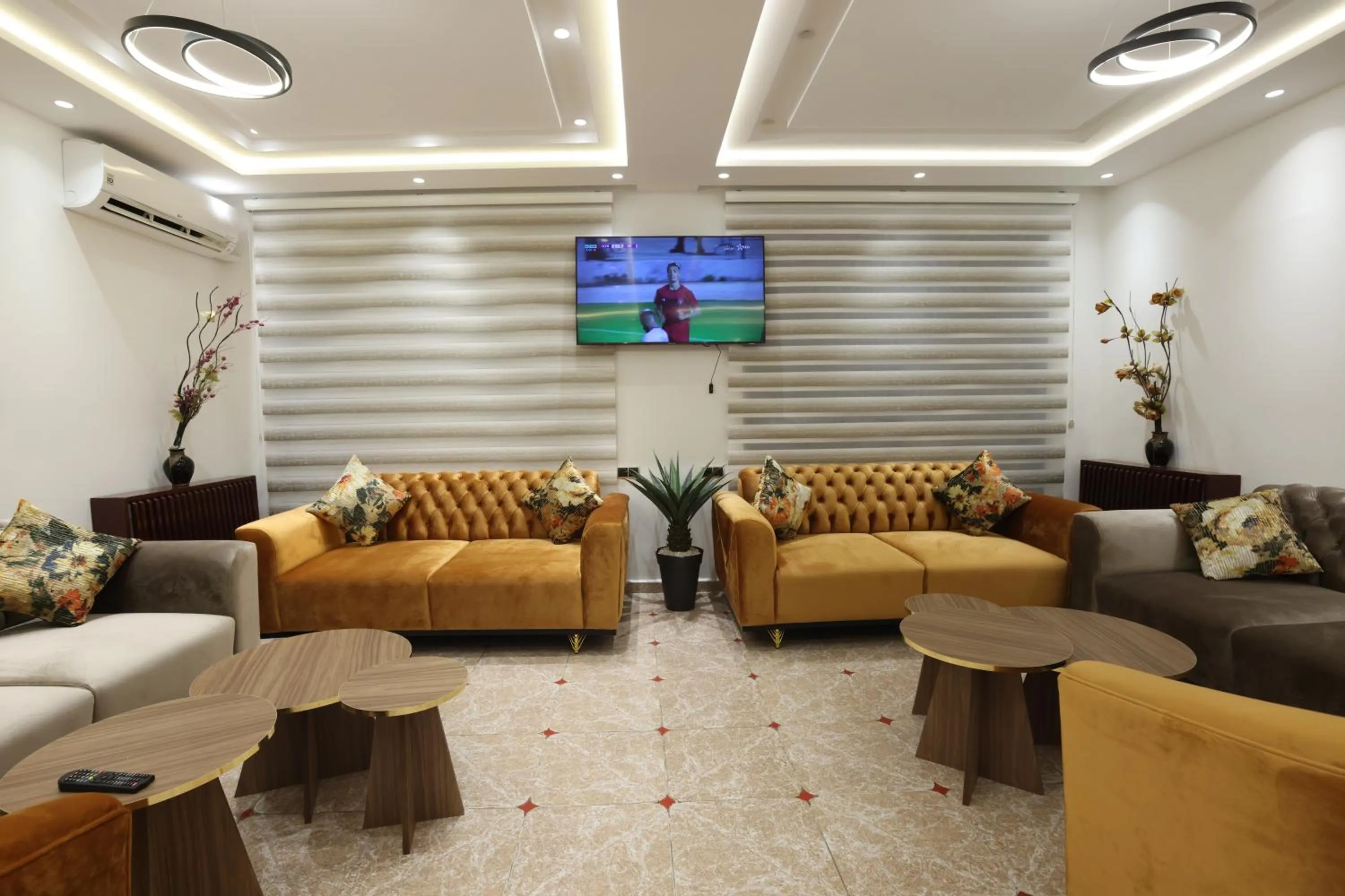 Lobby or reception in Hôtel Des Lilas