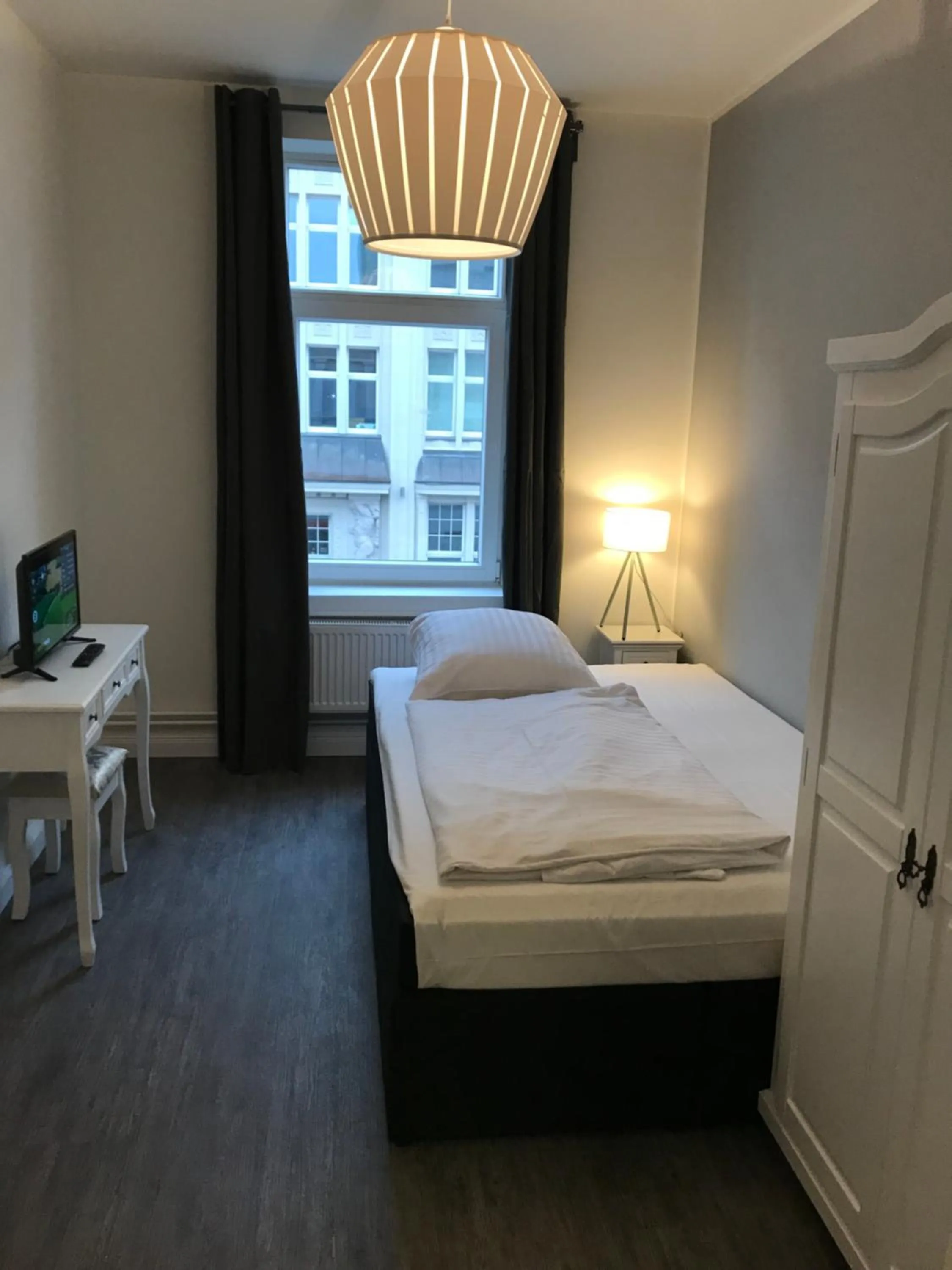 Bed in Hotel Fame am Hauptbahnhof