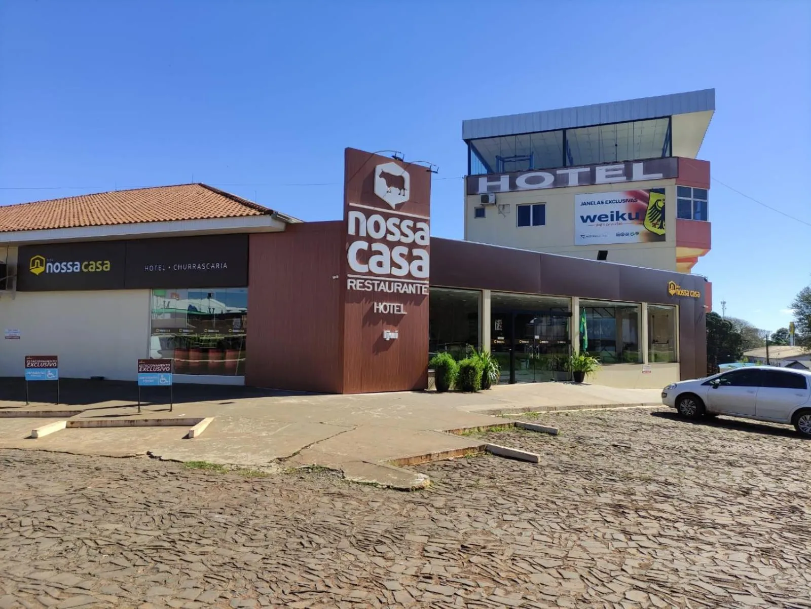 Property building in Hotel Nossa Casa