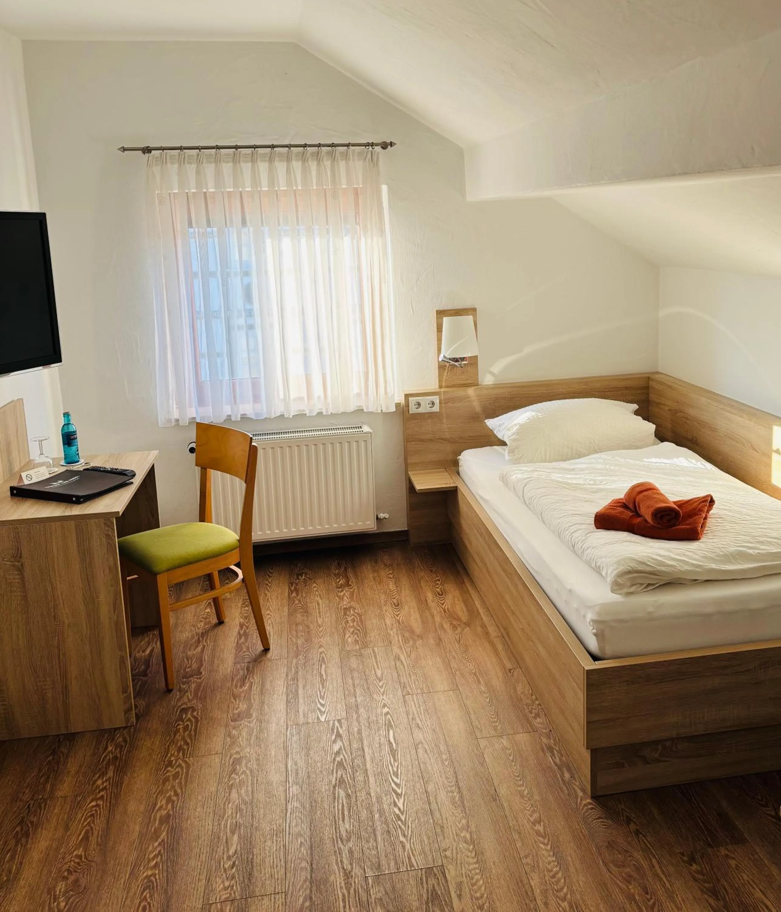 Photo of the whole room, Bed in Gasthof Zum Hobel