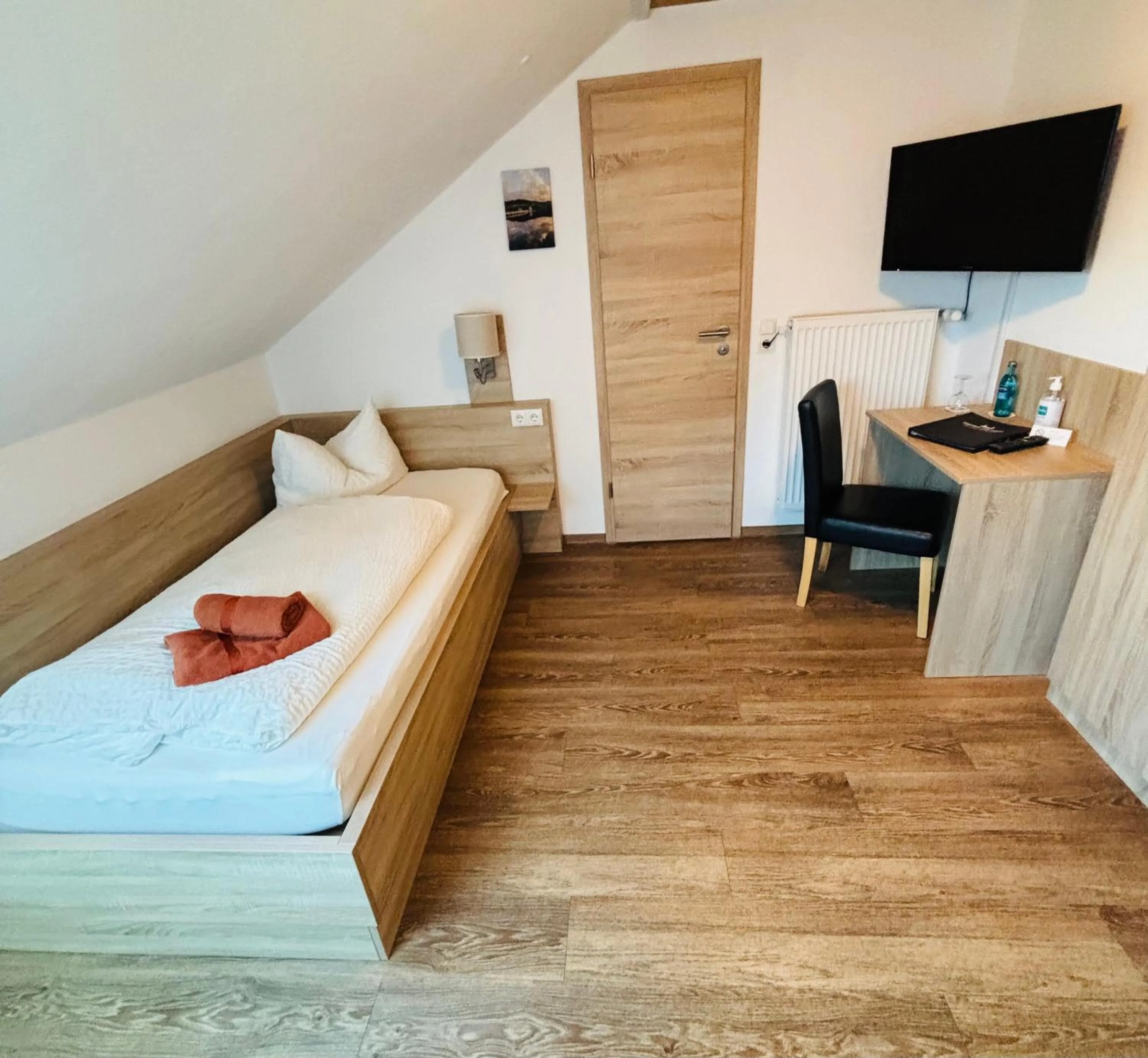 Photo of the whole room, Bed in Gasthof Zum Hobel