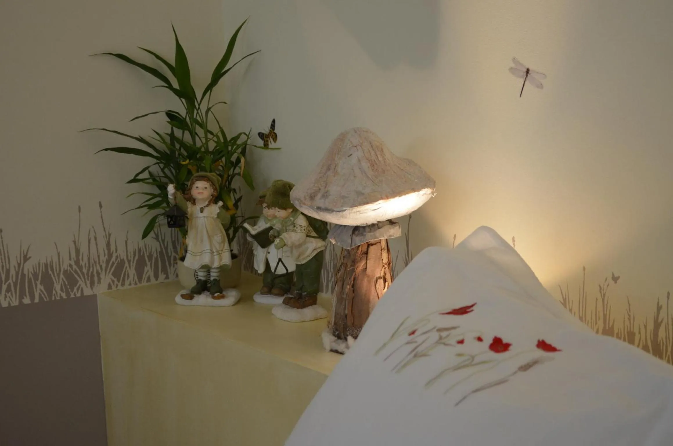 Decorative detail, Bed in Couette Et Cafe Crème