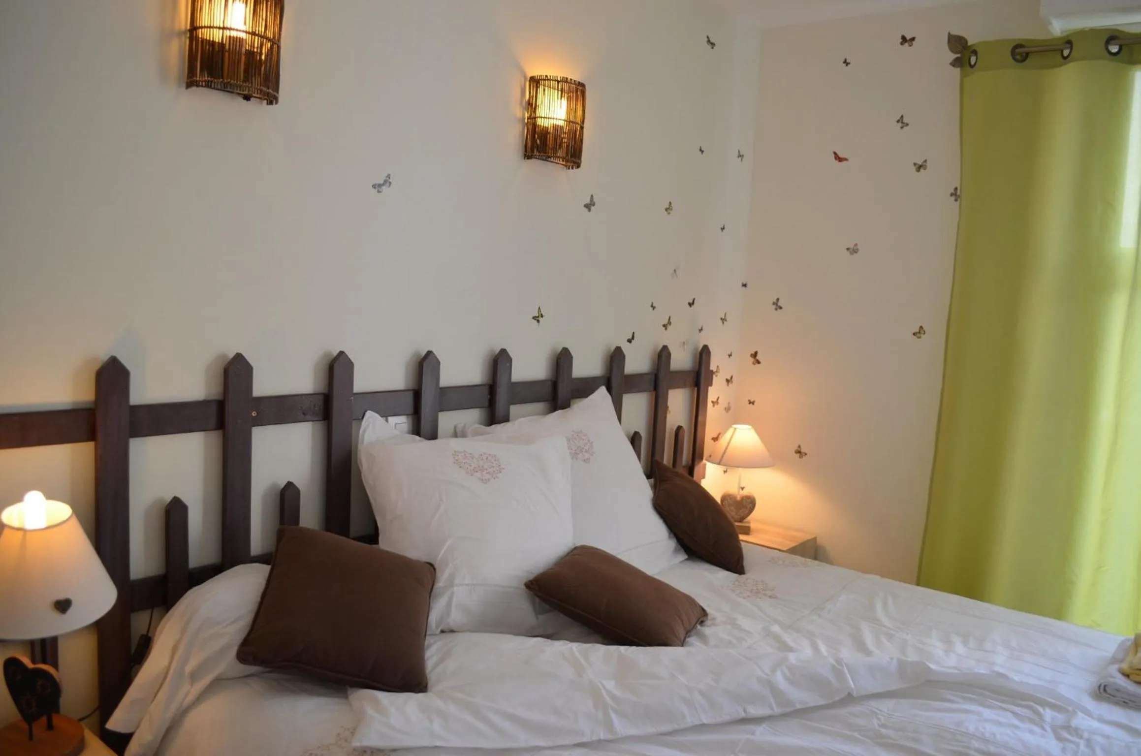 Decorative detail, Bed in Couette Et Cafe Crème