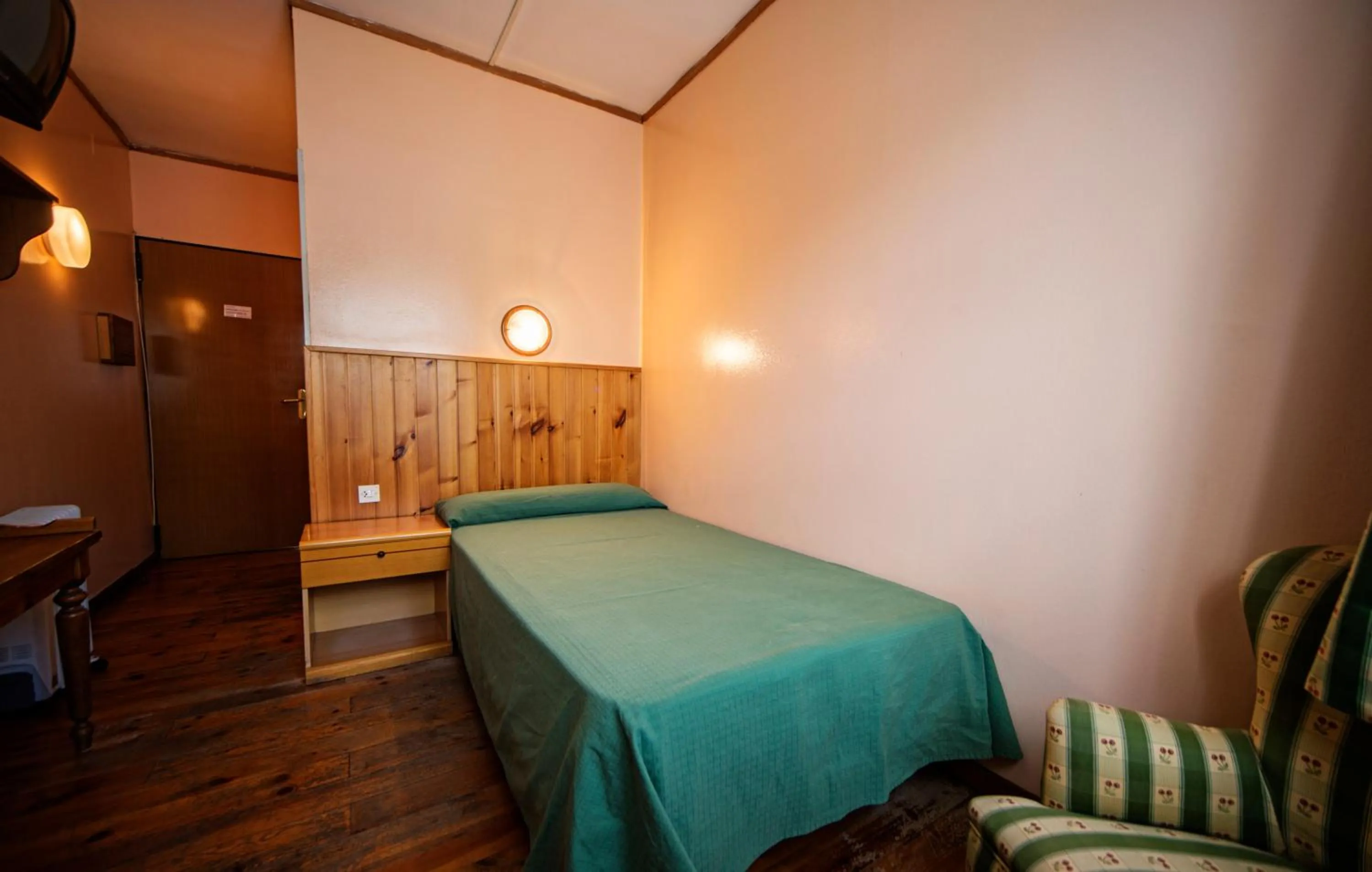 Photo of the whole room, Bed in Hotel Hipic