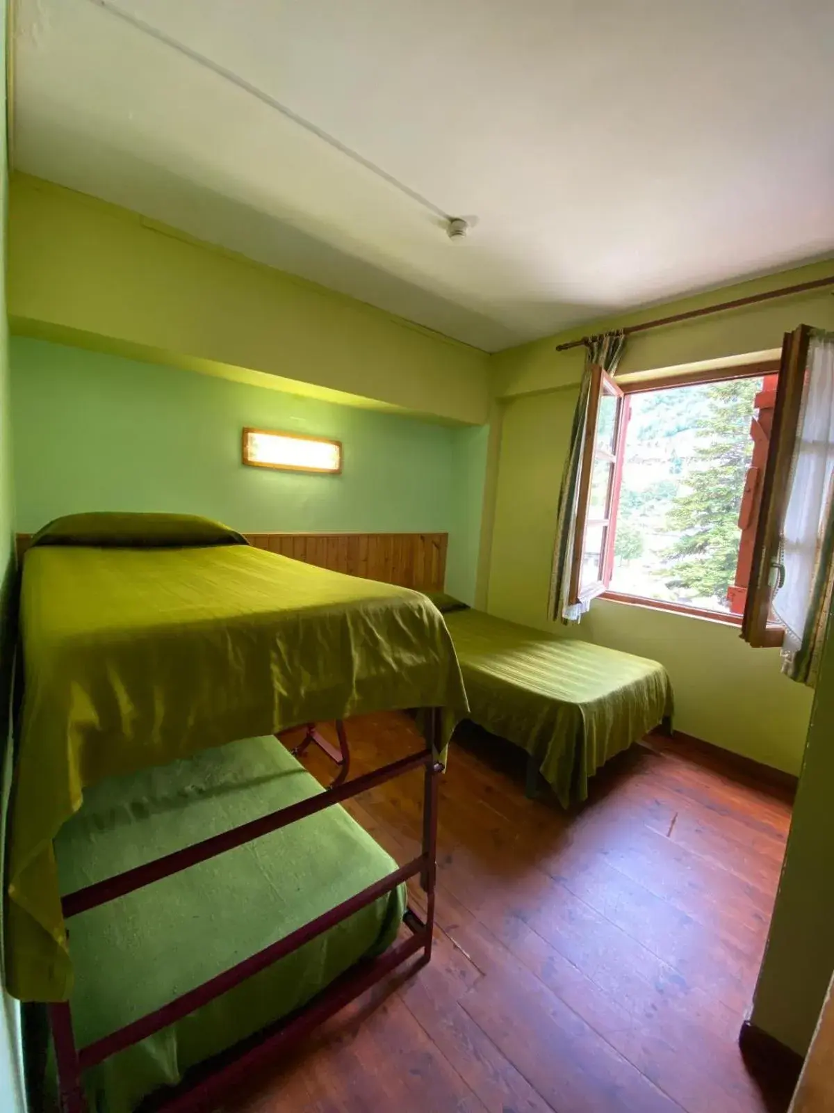 Economy Triple Room - single occupancy in Hotel Hipic Economy Triple Room - single occupancy in Hotel Hipic