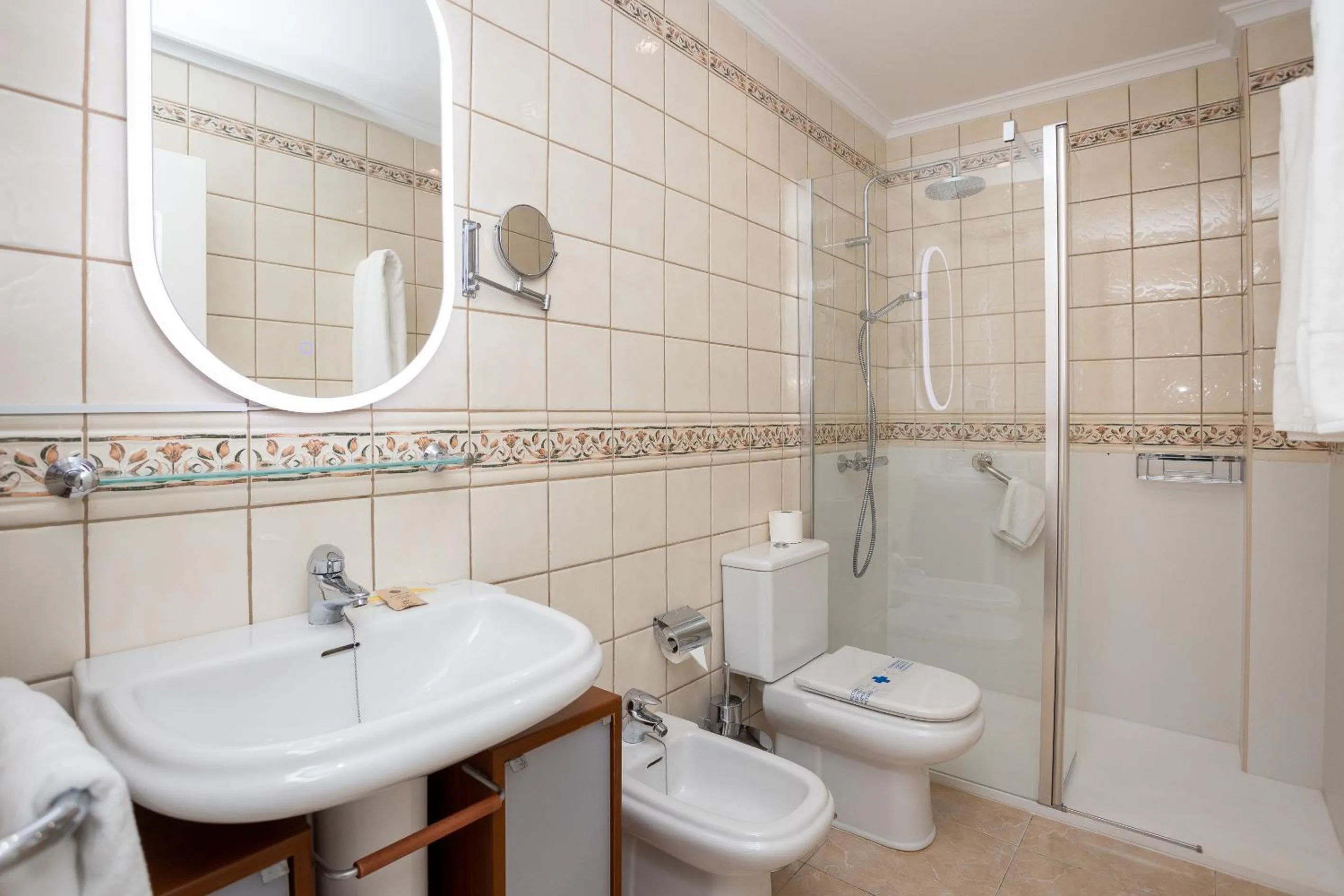 Shower in Villamar Hotel