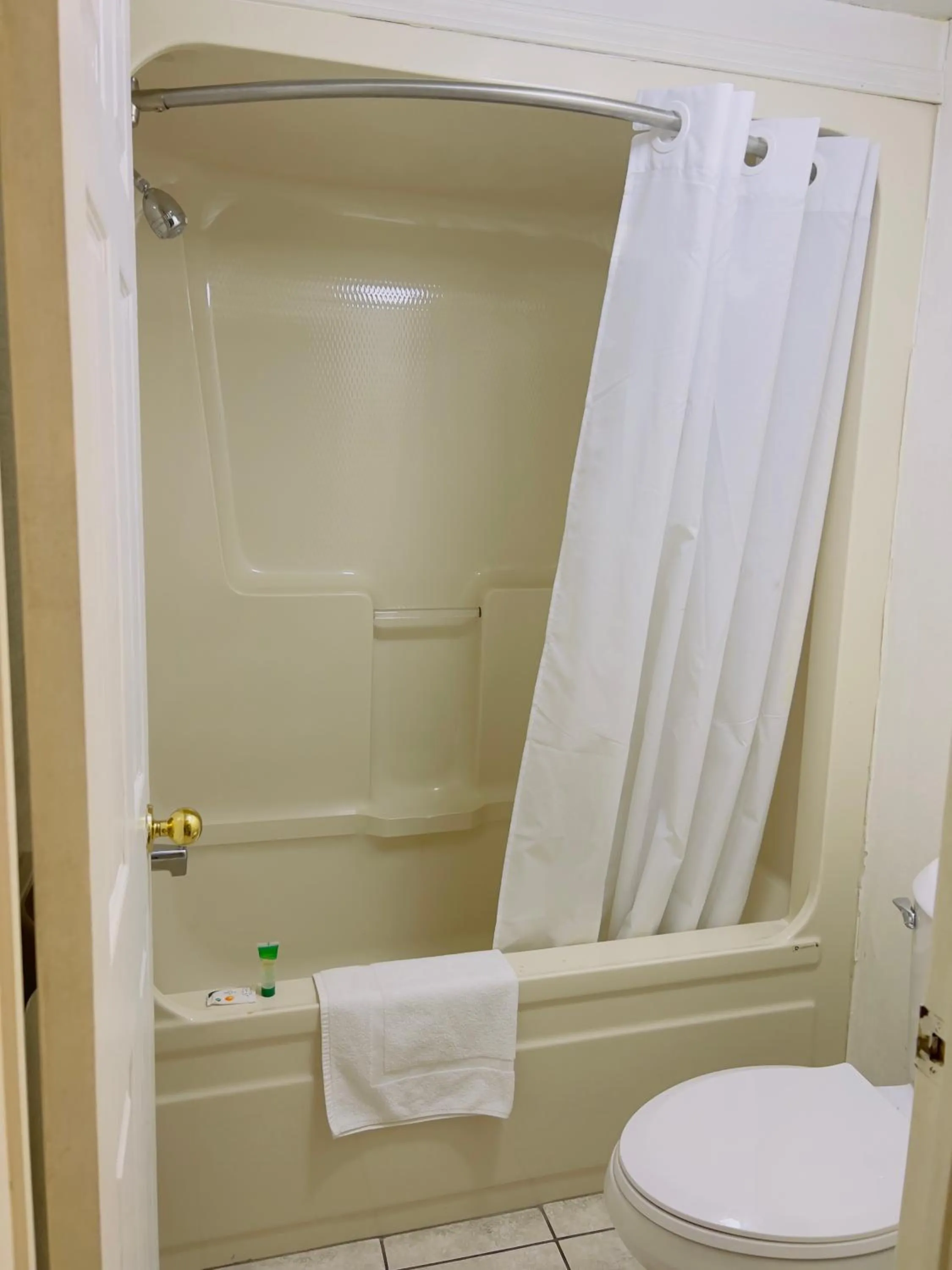 First Canada Hotel Cornwall Hwy 401 ON