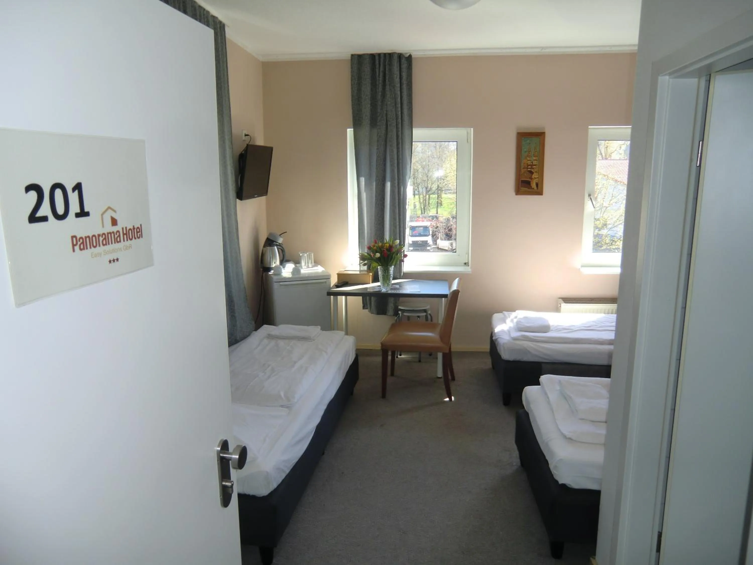 Photo of the whole room, Bed in Panorama Hotel Frankfurt Offenbach Süd