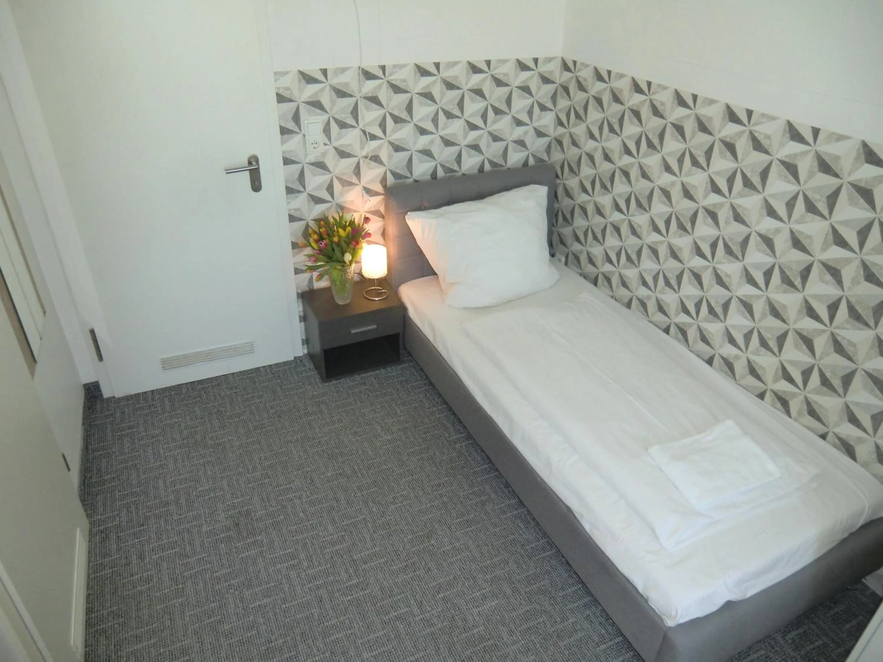 Bed in Panorama Hotel Frankfurt Offenbach Süd