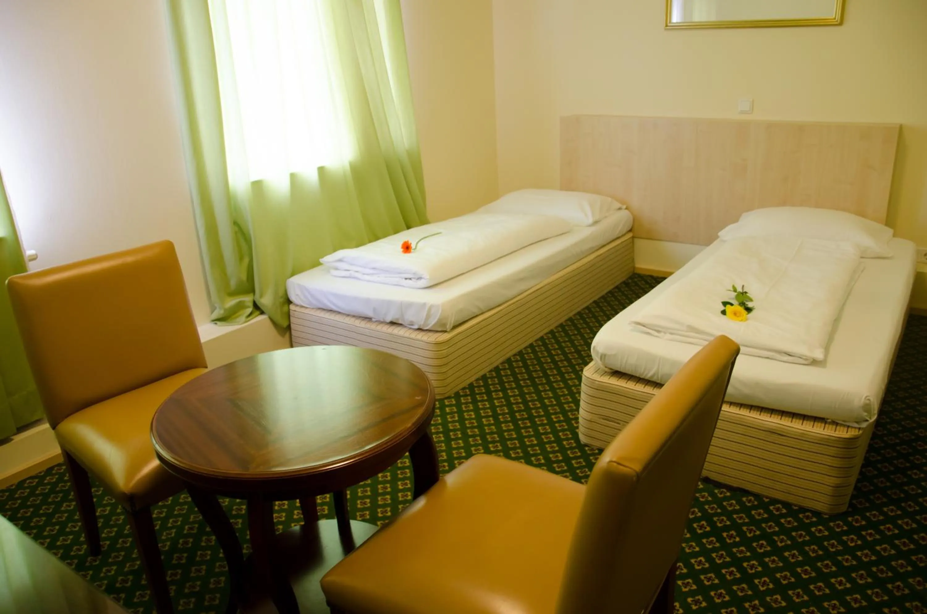 Bed in Panorama Hotel Frankfurt Offenbach Süd