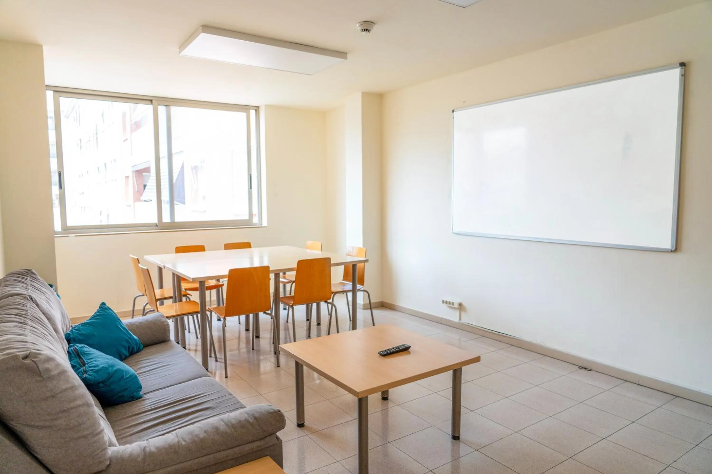 Communal lounge/ TV room in Apartaments Turístics Residencia Vila Nova