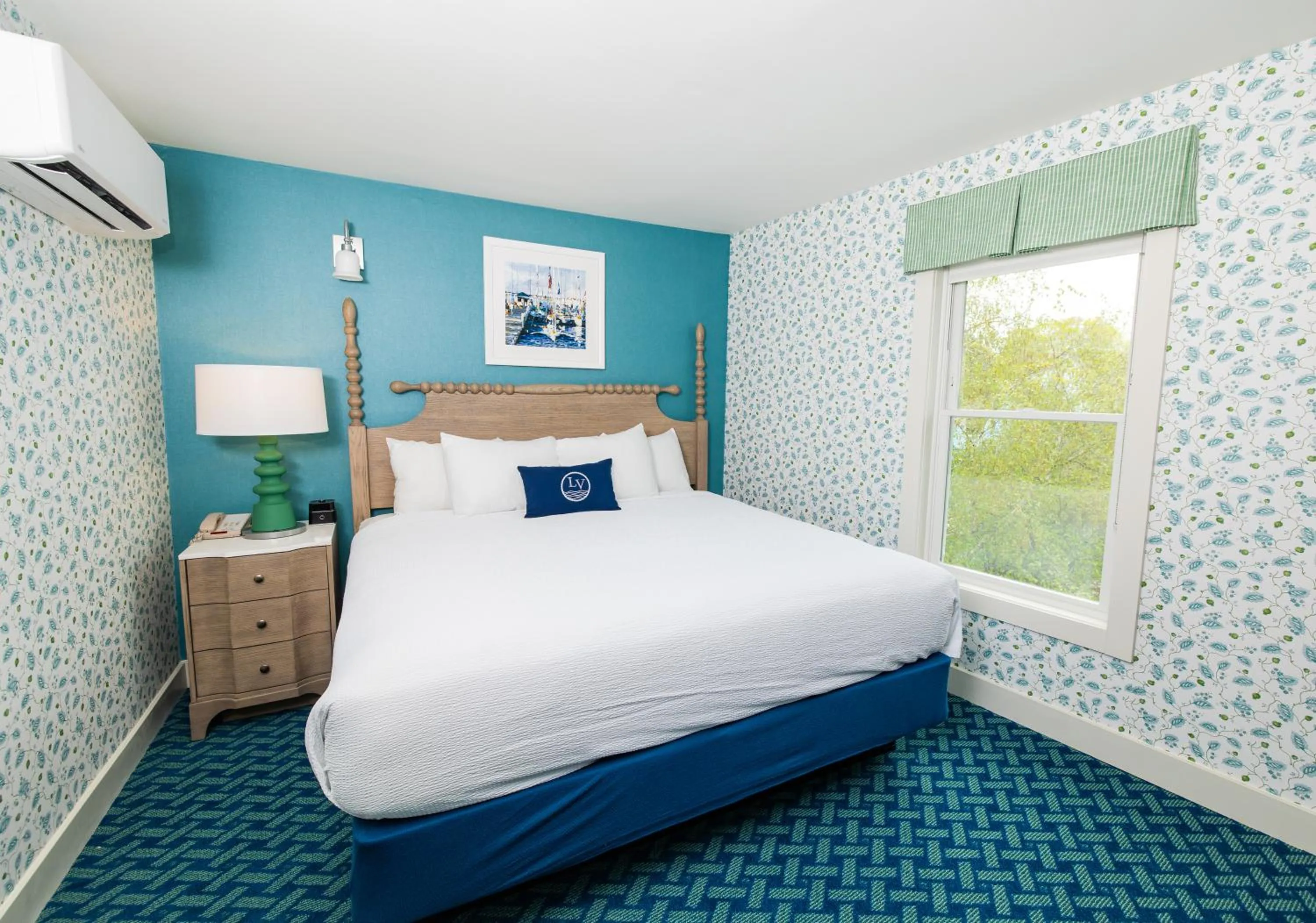 Bed in Lake View Hotel