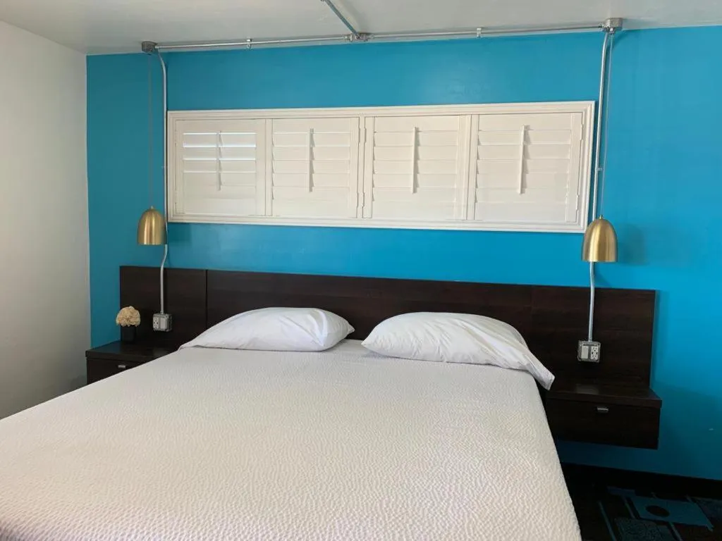 Bed in The Sands Motel