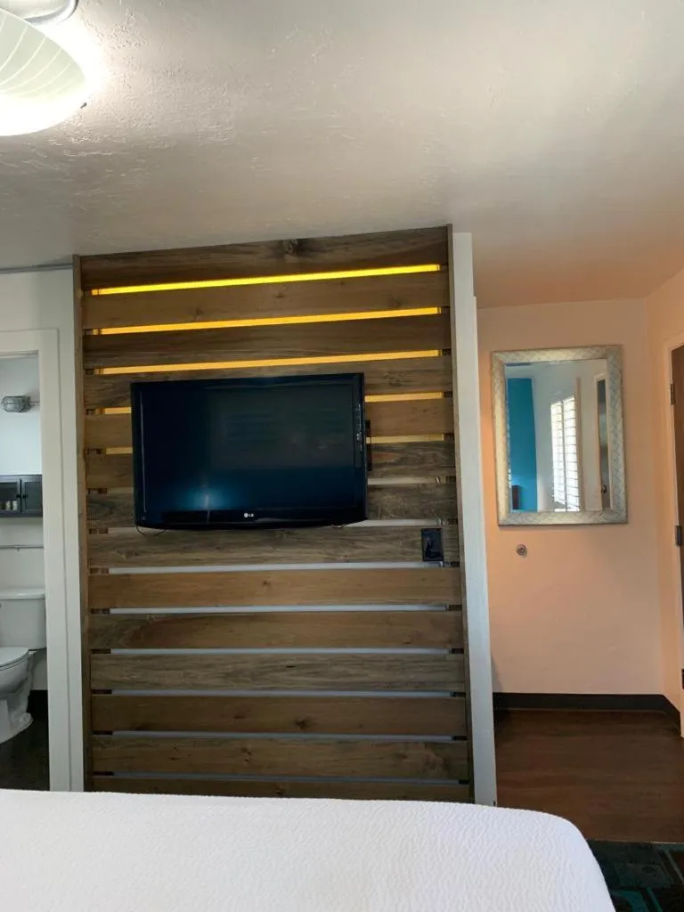 TV and multimedia, Bed in The Sands Motel