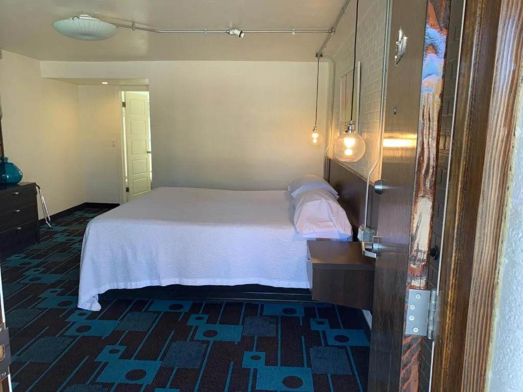 Bed in The Sands Motel