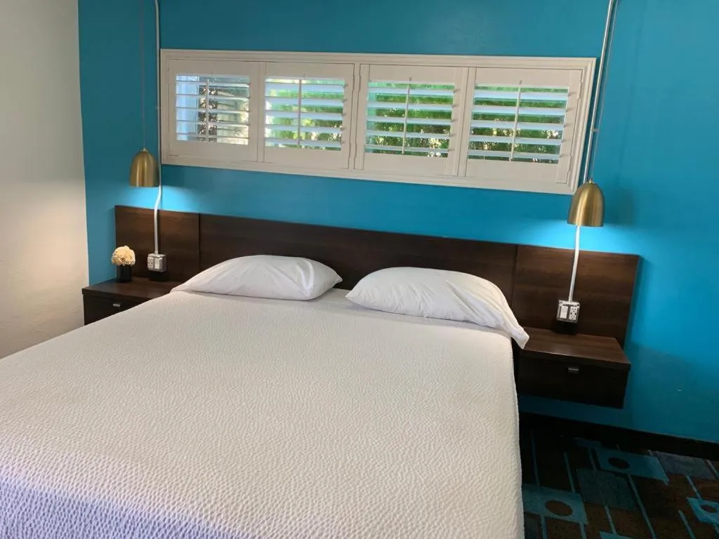 Bed in The Sands Motel