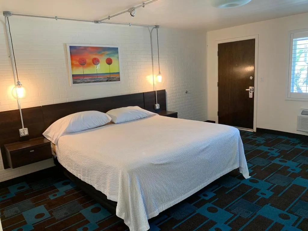 Bed in The Sands Motel