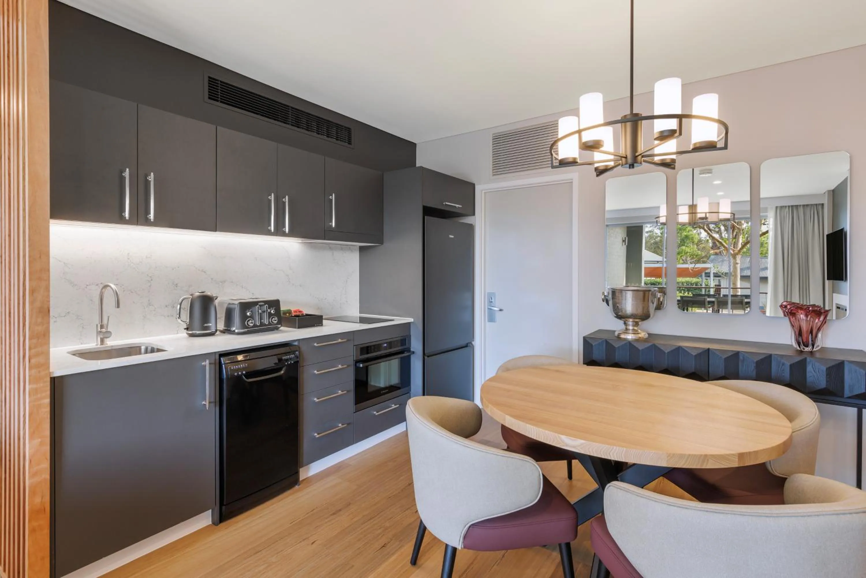 Dining area in Peppers Hunter Valley AVC Apartment